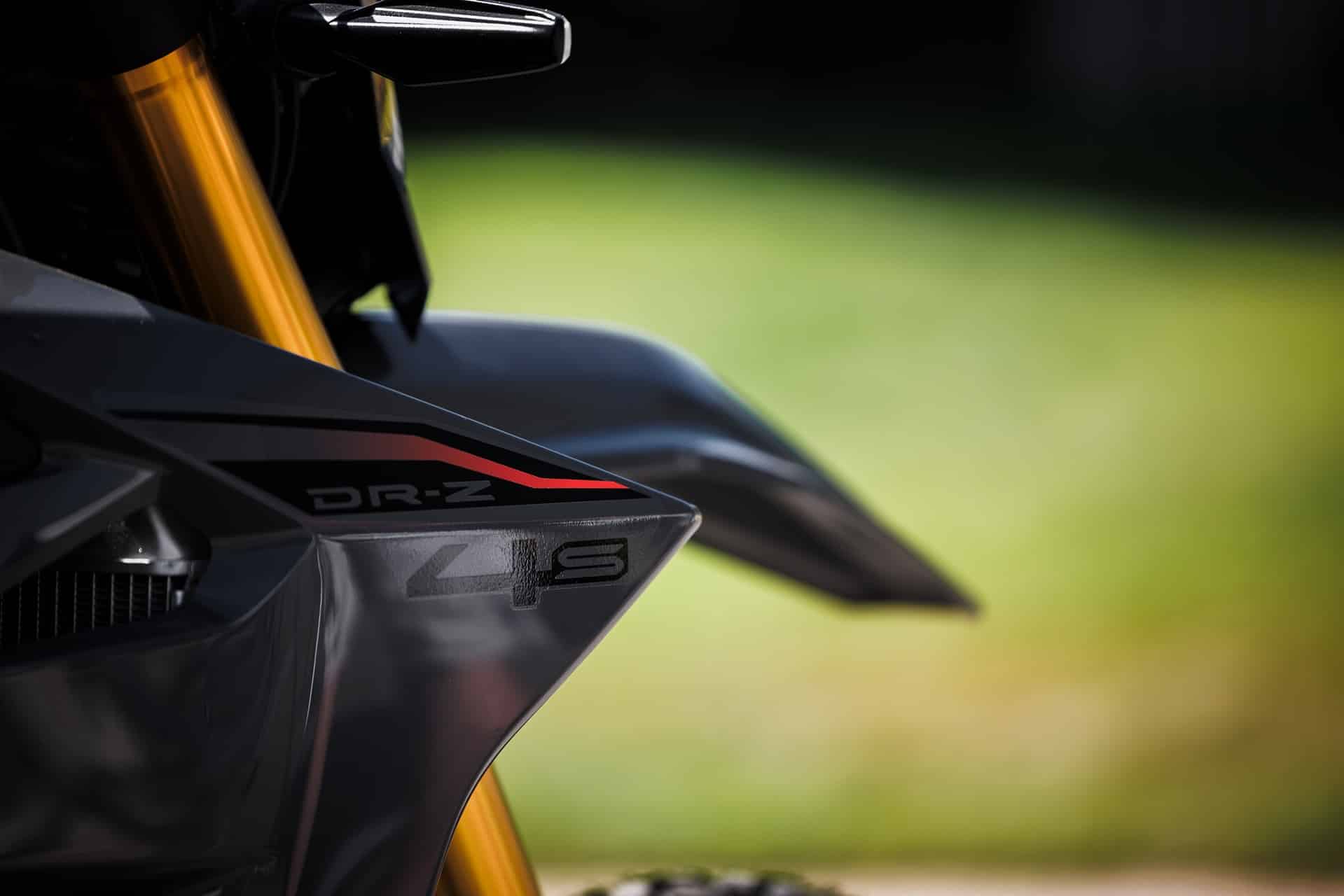 Las nuevas Suzuki DR-Z4S y DR-Z4SM han sido presentadas oficialmente en EICMA 2024