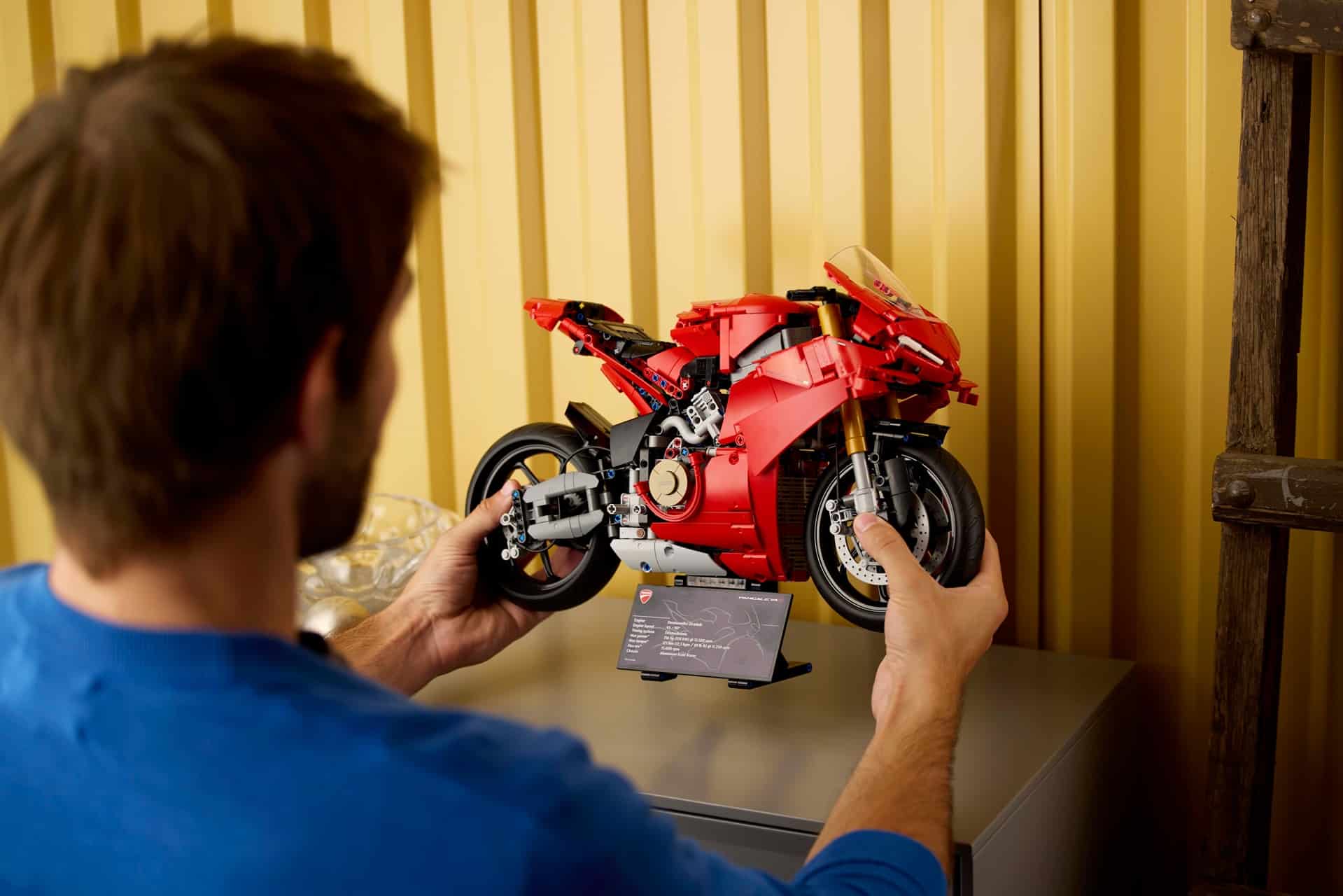 Ducati y el Grupo LEGO presentan el set LEGO Technic con la Panigale V4 S como protagonista