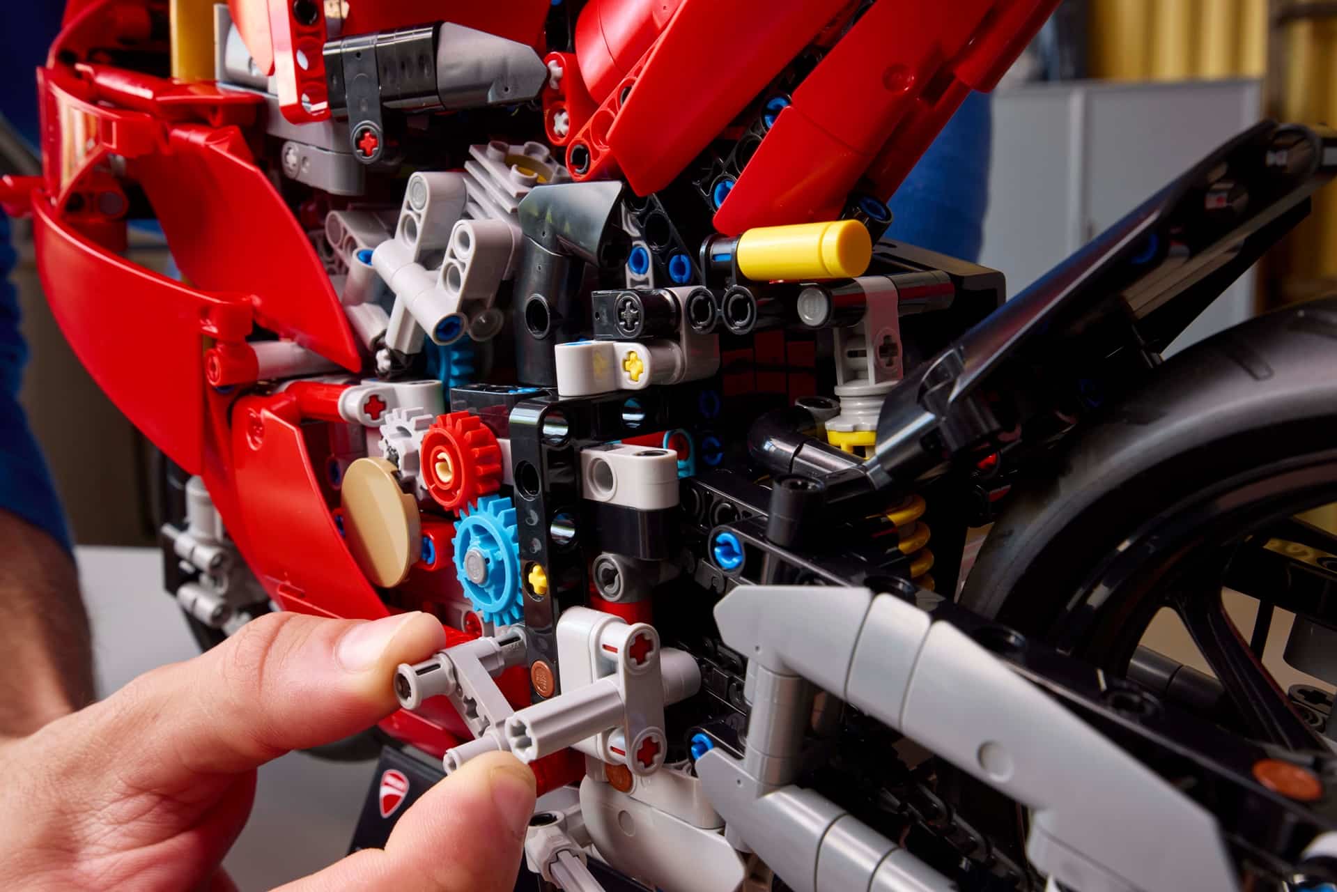 Ducati y el Grupo LEGO presentan el set LEGO Technic con la Panigale V4 S como protagonista