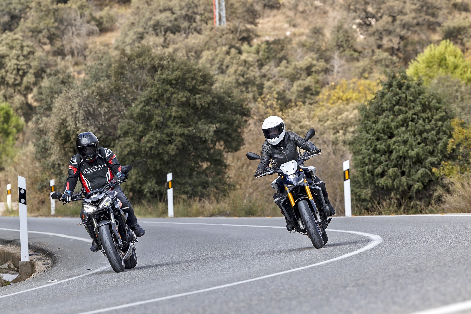 Yamaha MT-09 SP Vs Triumph Street Triple 765 RS