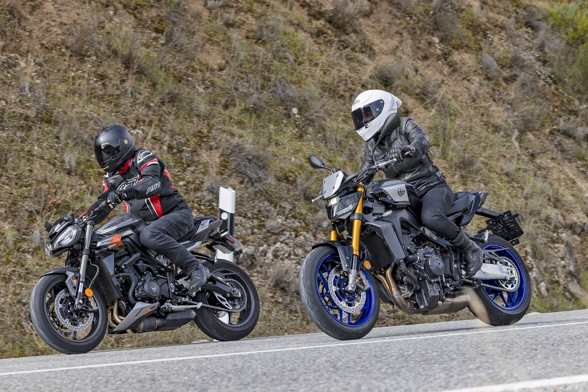 Yamaha MT-09 SP Vs Triumph Street Triple 765 RS