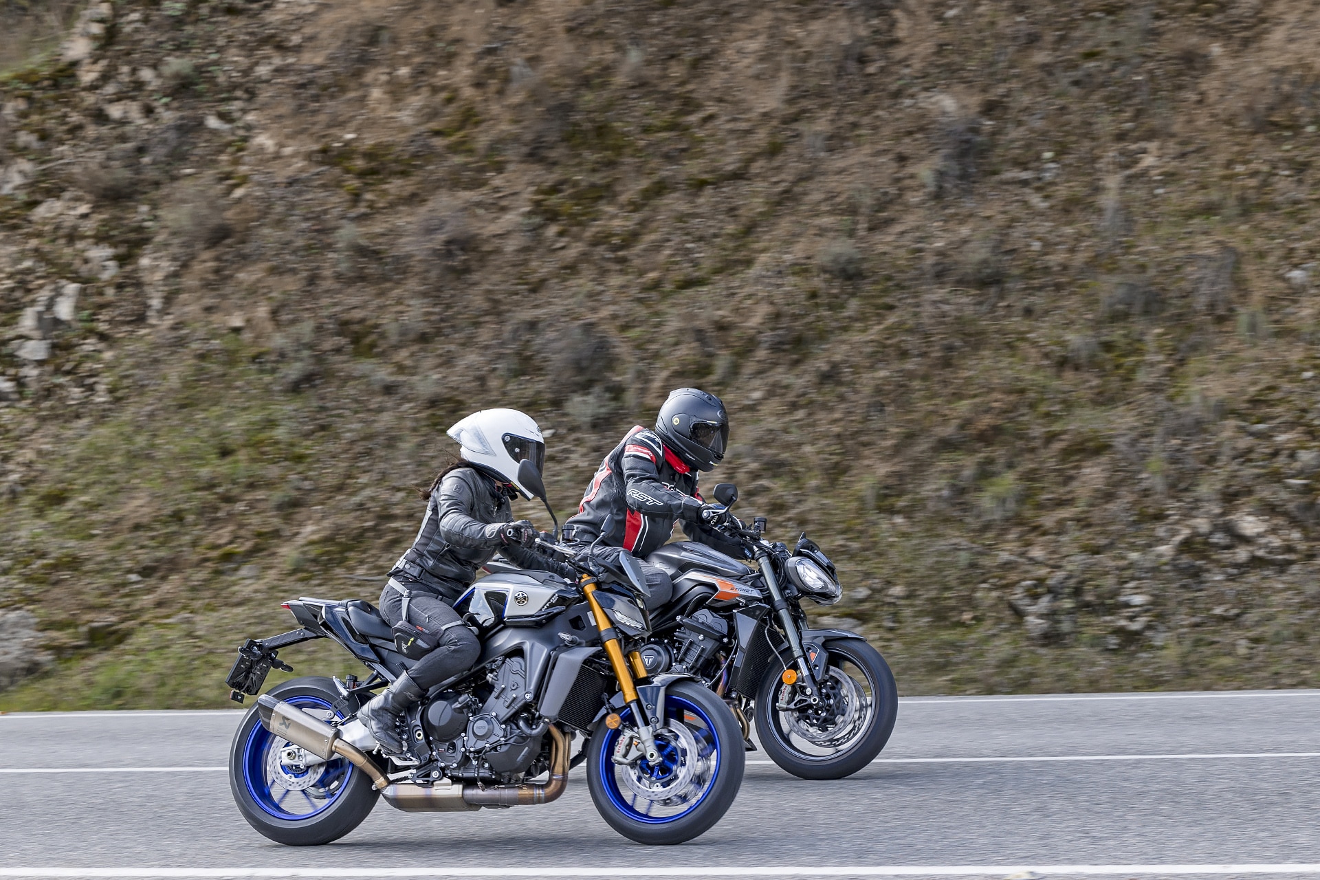 Yamaha MT-09 SP Vs Triumph Street Triple 765 RS