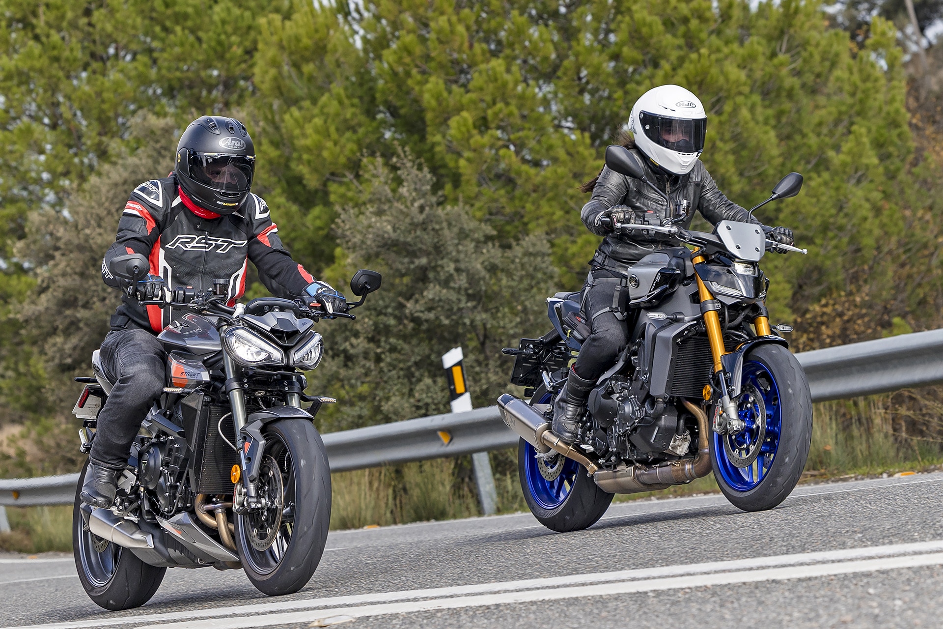 Yamaha MT-09 SP Vs Triumph Street Triple 765 RS