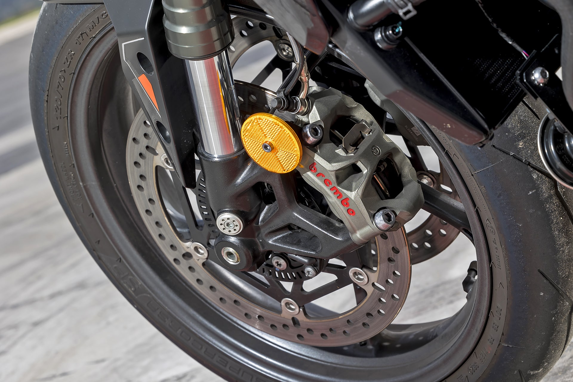 Yamaha MT-09 SP Vs Triumph Street Triple 765 RS