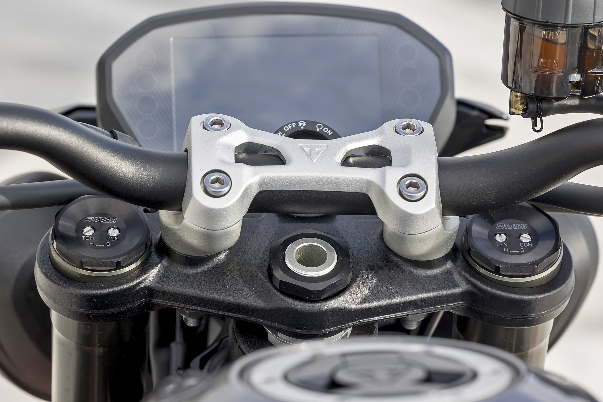 Yamaha MT-09 SP Vs Triumph Street Triple 765 RS