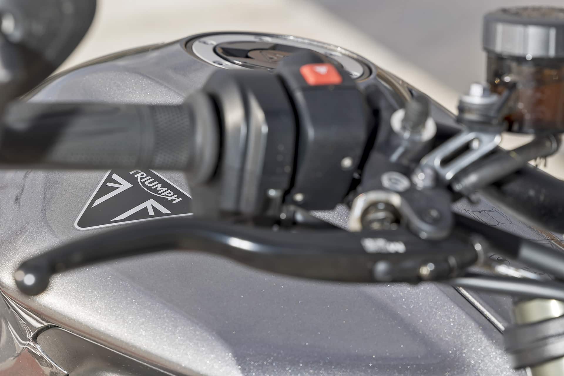 Yamaha MT-09 SP Vs Triumph Street Triple 765 RS