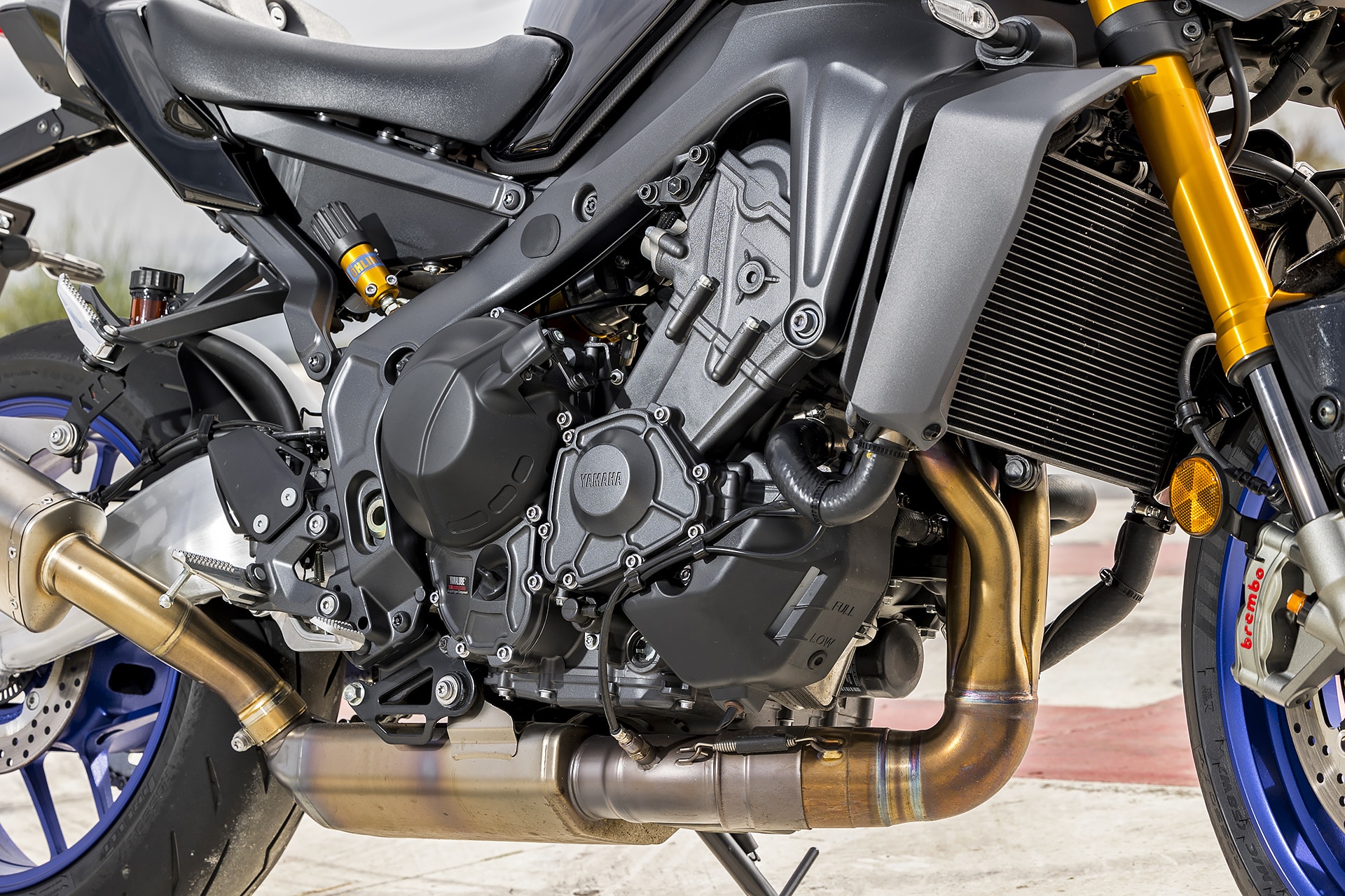 Yamaha MT-09 SP Vs Triumph Street Triple 765 RS