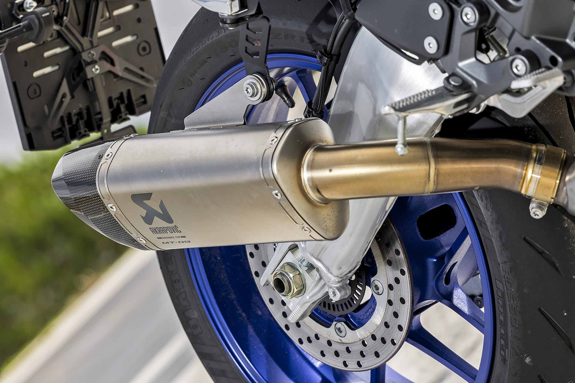 Yamaha MT-09 SP Vs Triumph Street Triple 765 RS