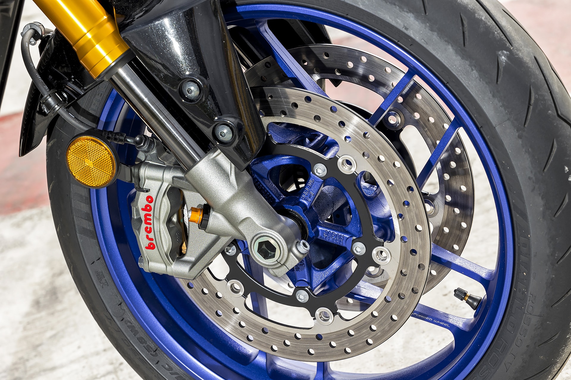 Yamaha MT-09 SP Vs Triumph Street Triple 765 RS