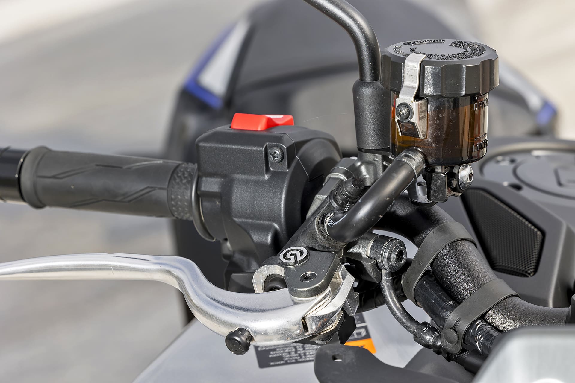 Yamaha MT-09 SP Vs Triumph Street Triple 765 RS