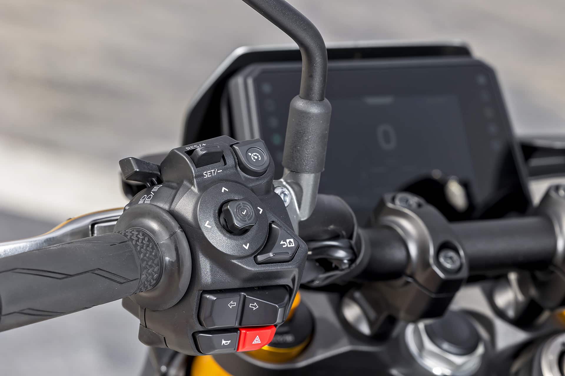 Yamaha MT-09 SP Vs Triumph Street Triple 765 RS