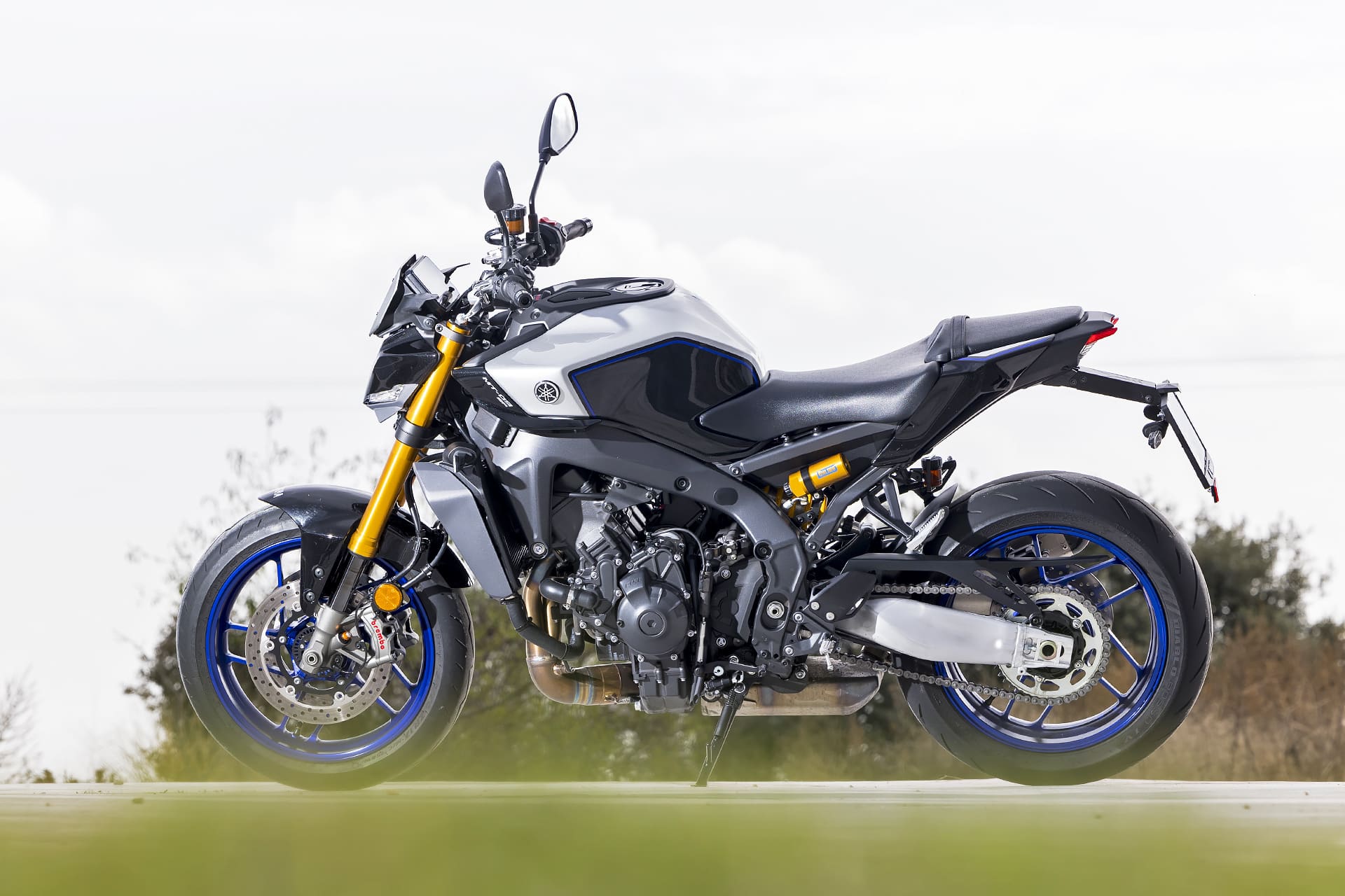 Yamaha MT-09 SP Vs Triumph Street Triple 765 RS
