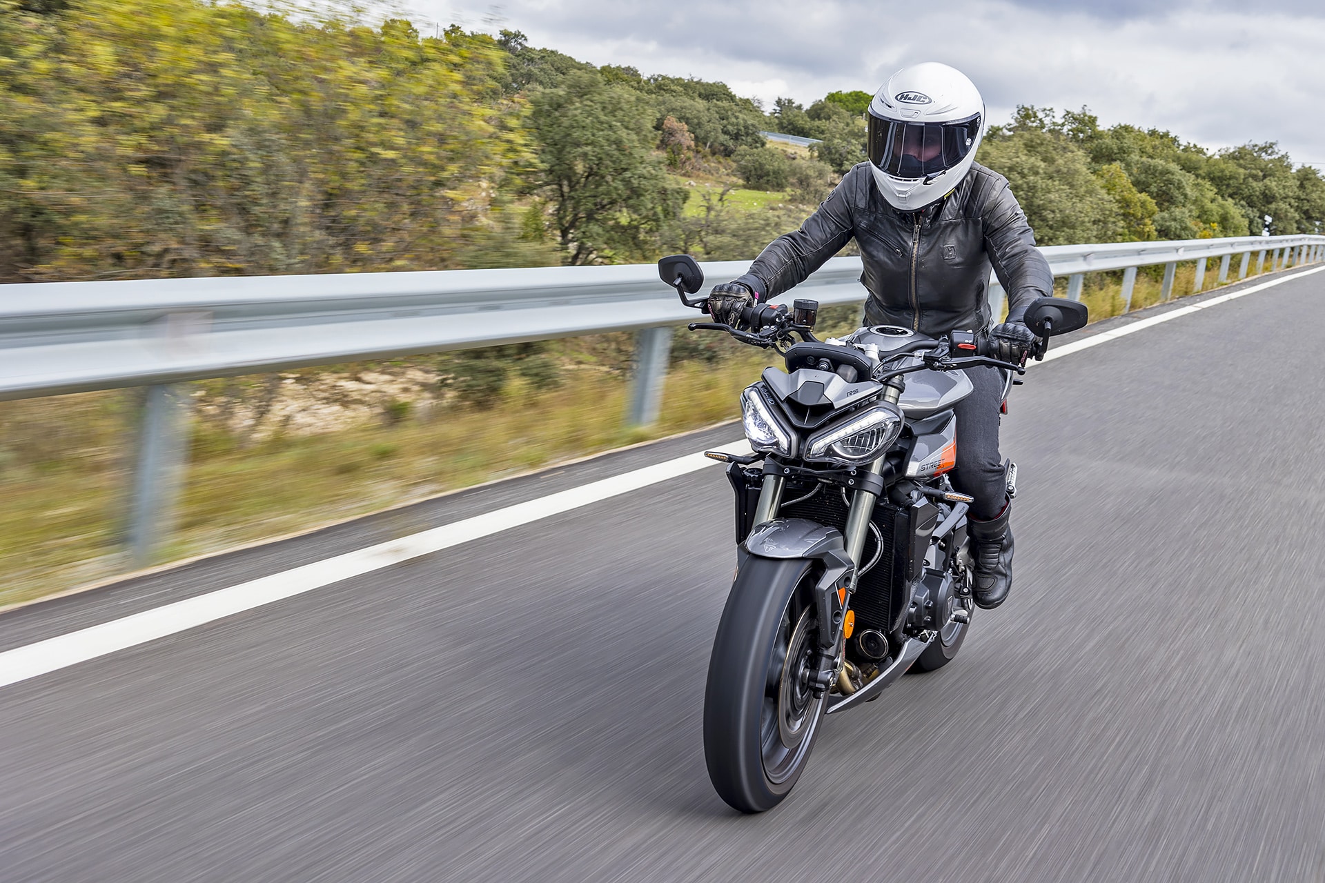 Yamaha MT-09 SP Vs Triumph Street Triple 765 RS