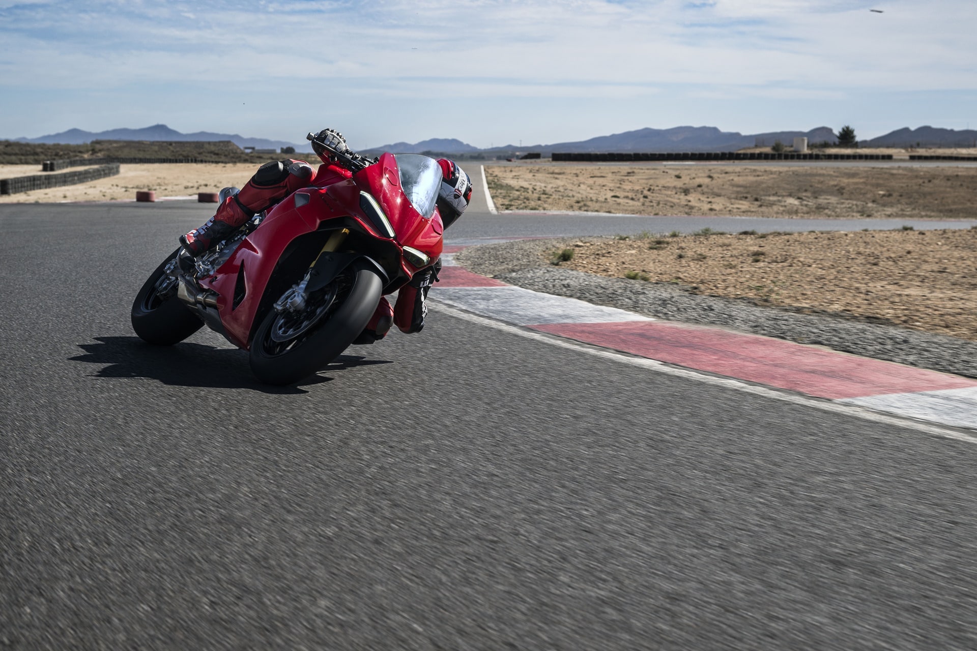 Nuevas Panigale V2 y Streetfighter V2 2025 Ducati inaugura una nueva era para sus motos bicilíndricas