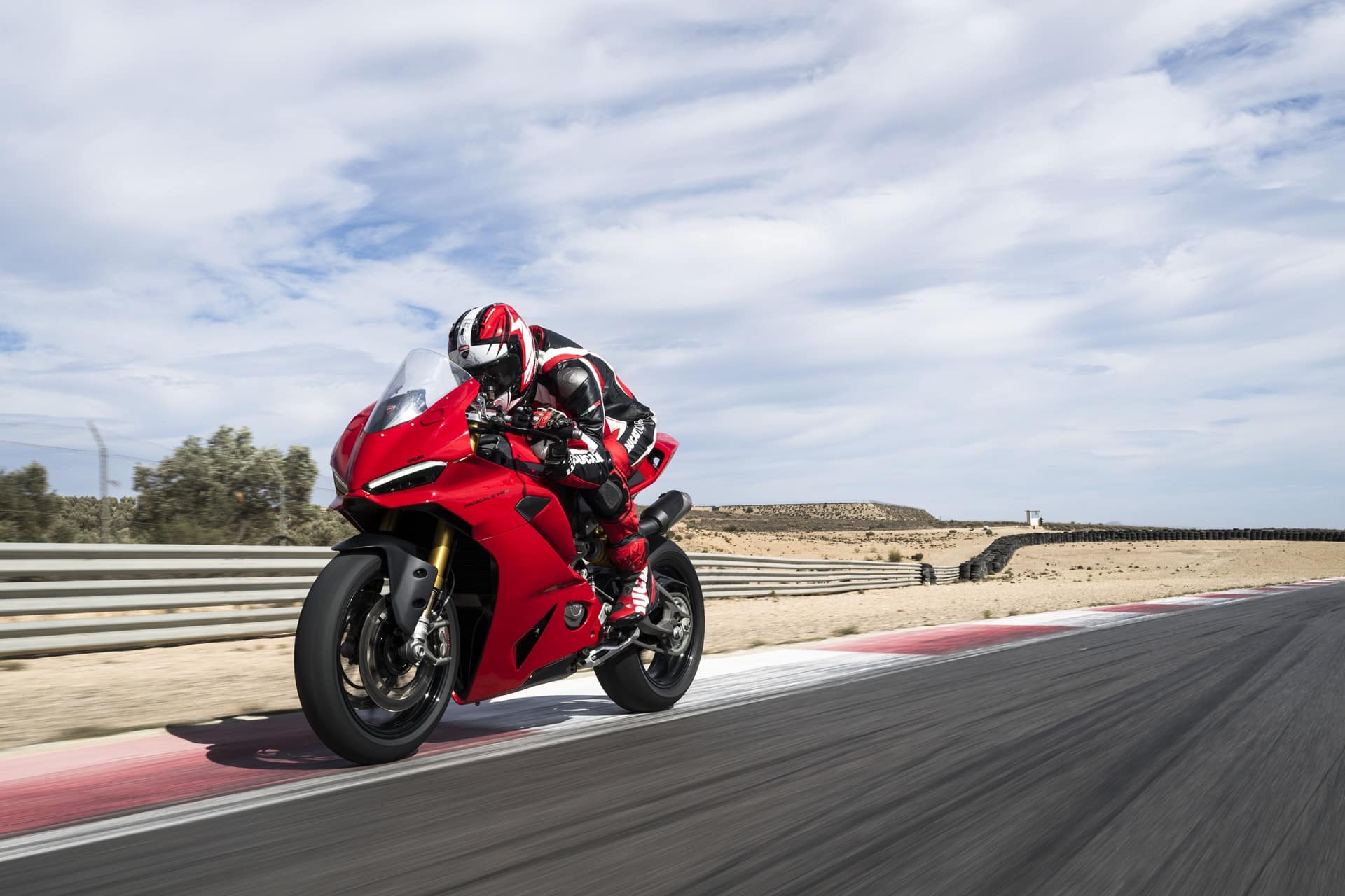 Nuevas Panigale V2 y Streetfighter V2 2025 Ducati inaugura una nueva era para sus motos bicilíndricas