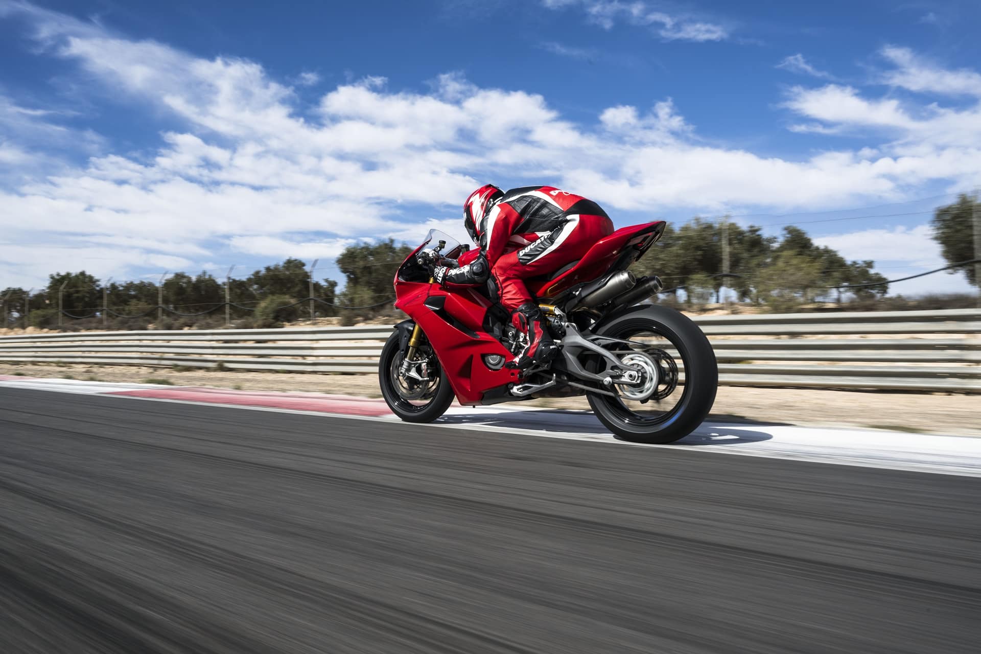 Nuevas Panigale V2 y Streetfighter V2 2025 Ducati inaugura una nueva era para sus motos bicilíndricas