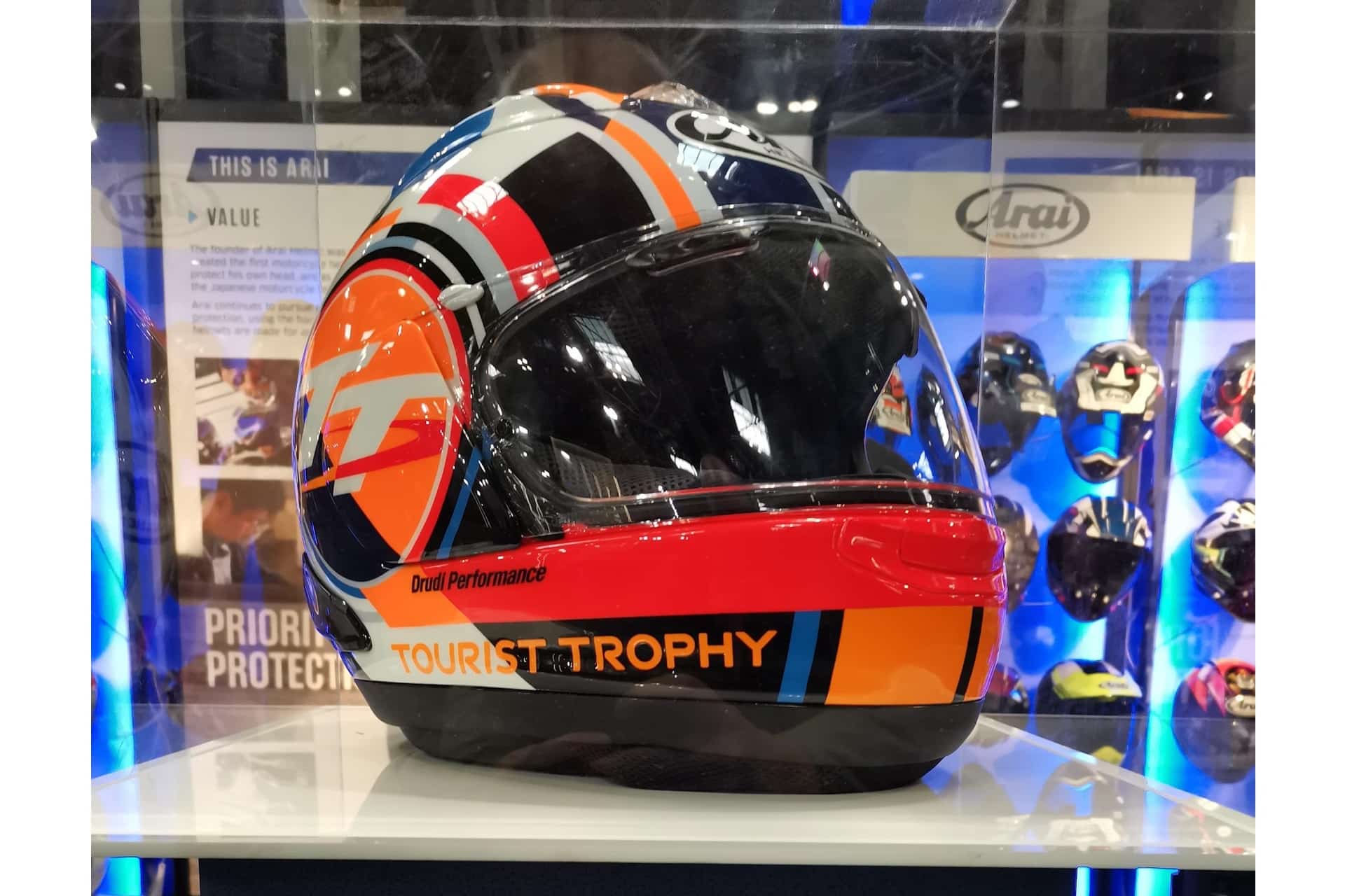 Arai RX-7V EVO 2025 IoM TT Limited Edition: El aliado perfecto dentro y fuera de la Isla de Man