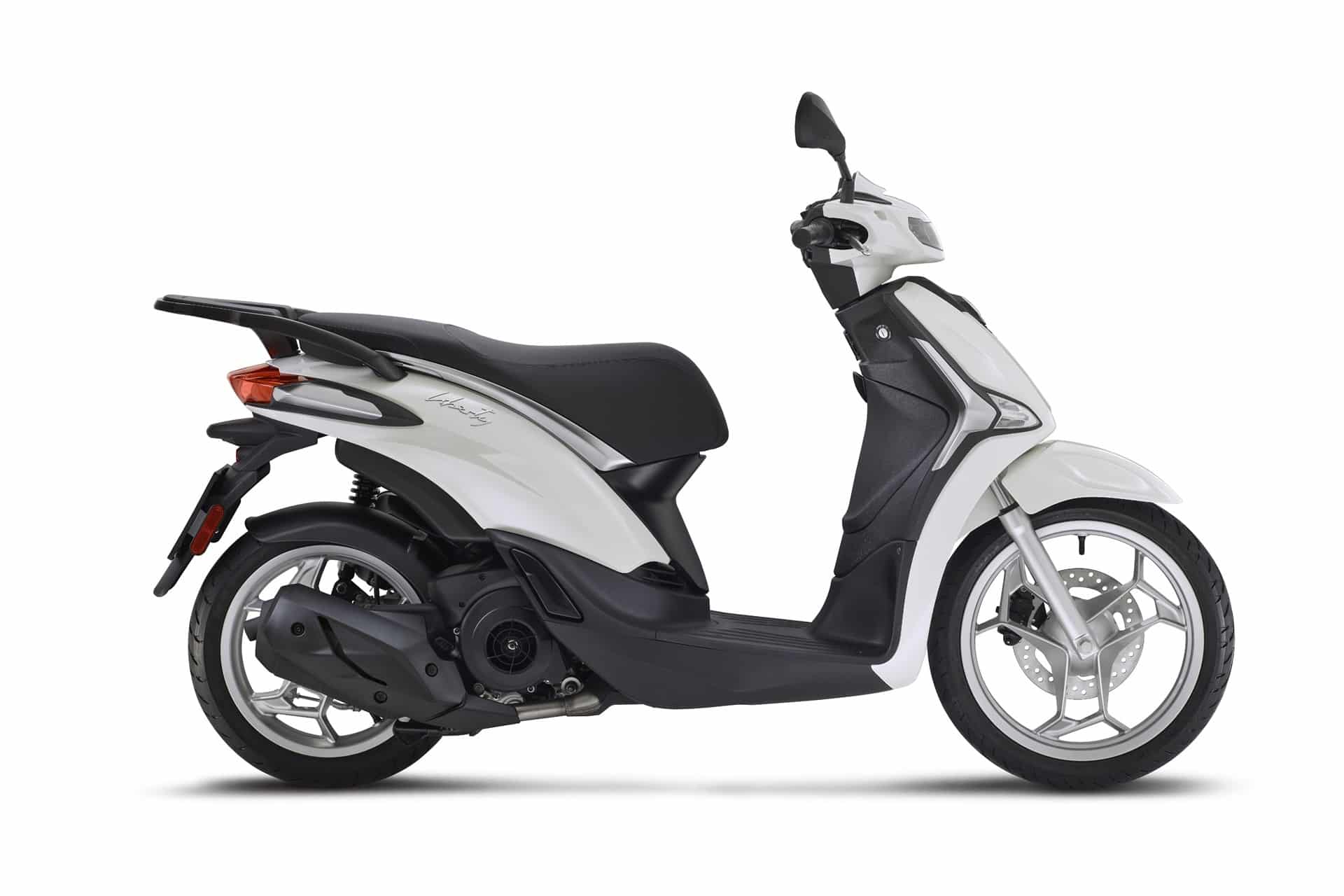 Piaggio presenta su nueva gama de scooters de rueda alta 2025