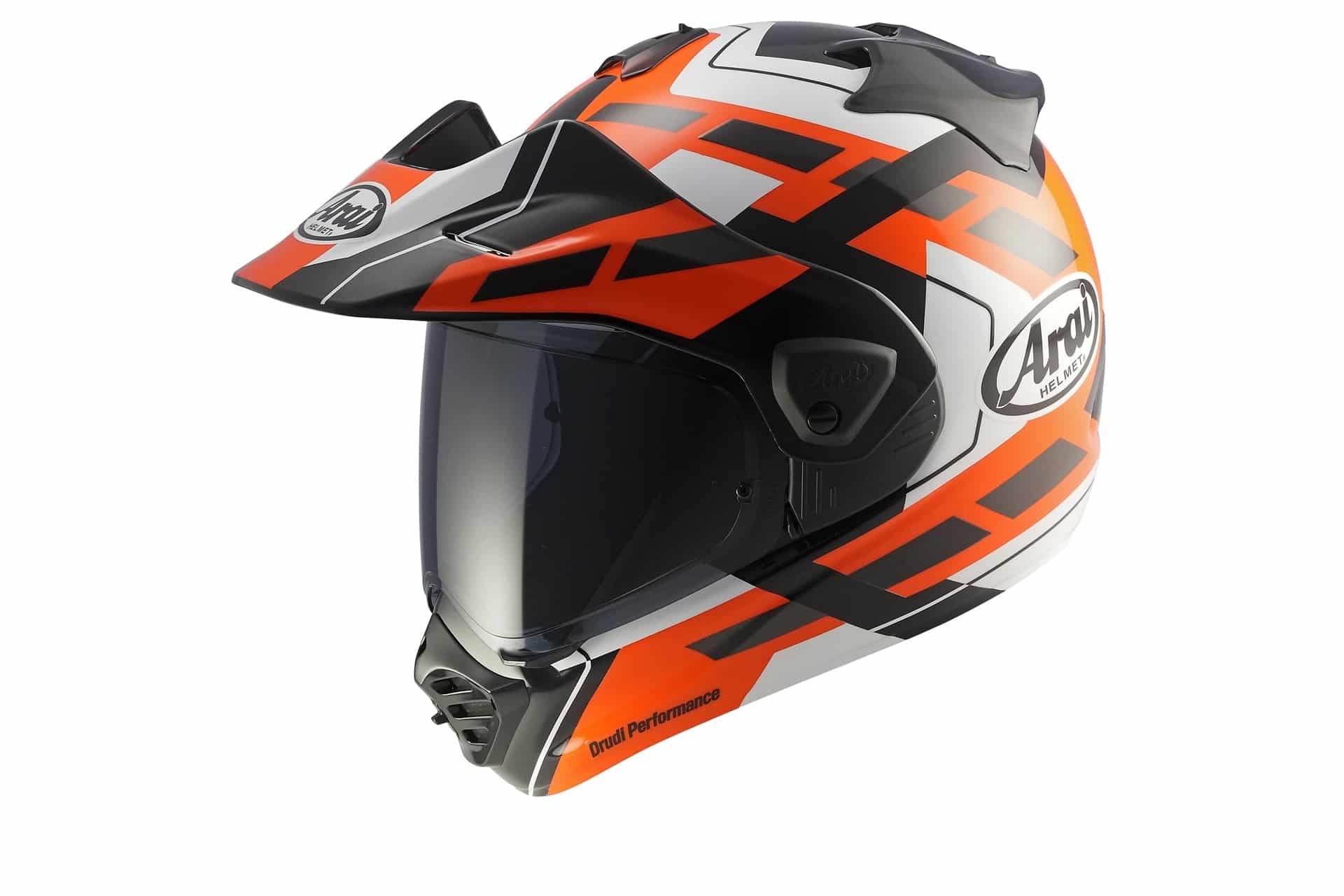 La nueva gama de cascos Arai, y novedosos diseños, se exhiben en EICMA 2024