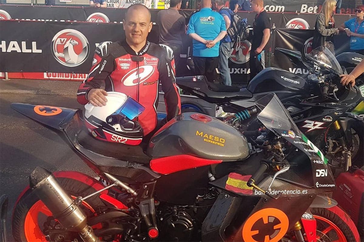 Hace ya años desarrolló una SuperTwin de Yamaha, una proto R7