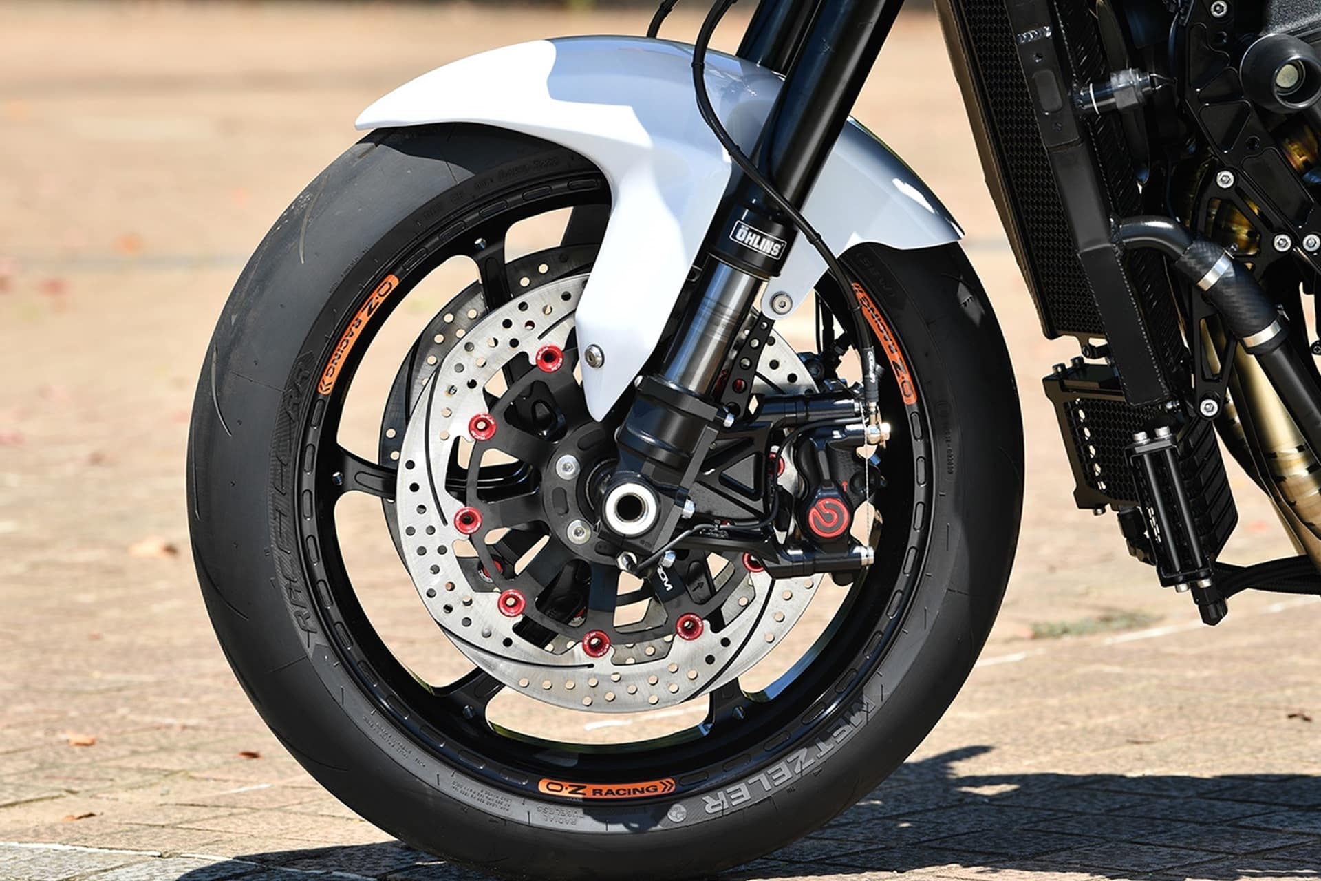 Kawasaki GPZ900R White Fang By AC Sanctuary