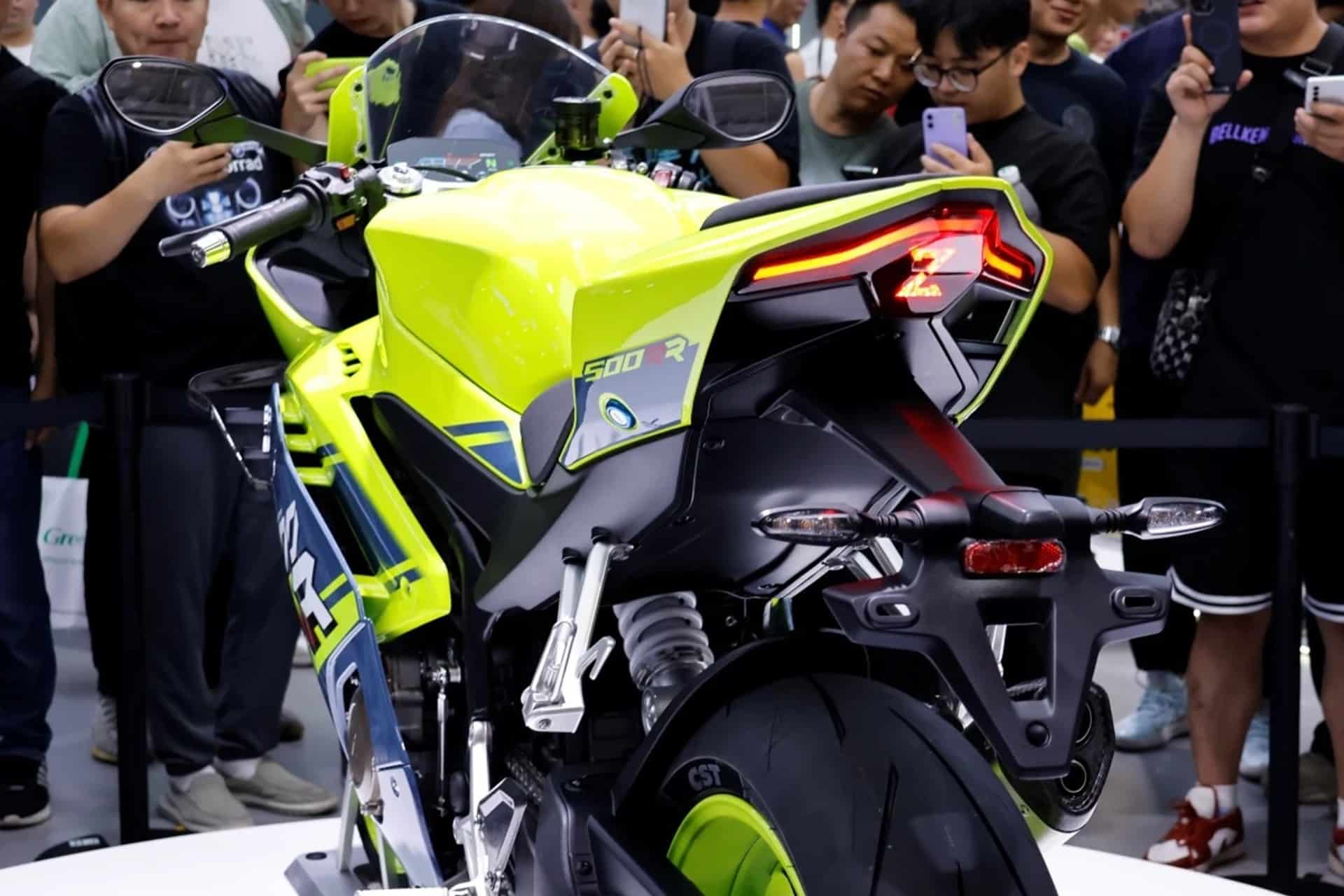 ZXJC ZX-500RR: La nueva rival de la ZX-4RR que se le parece hasta en el color…