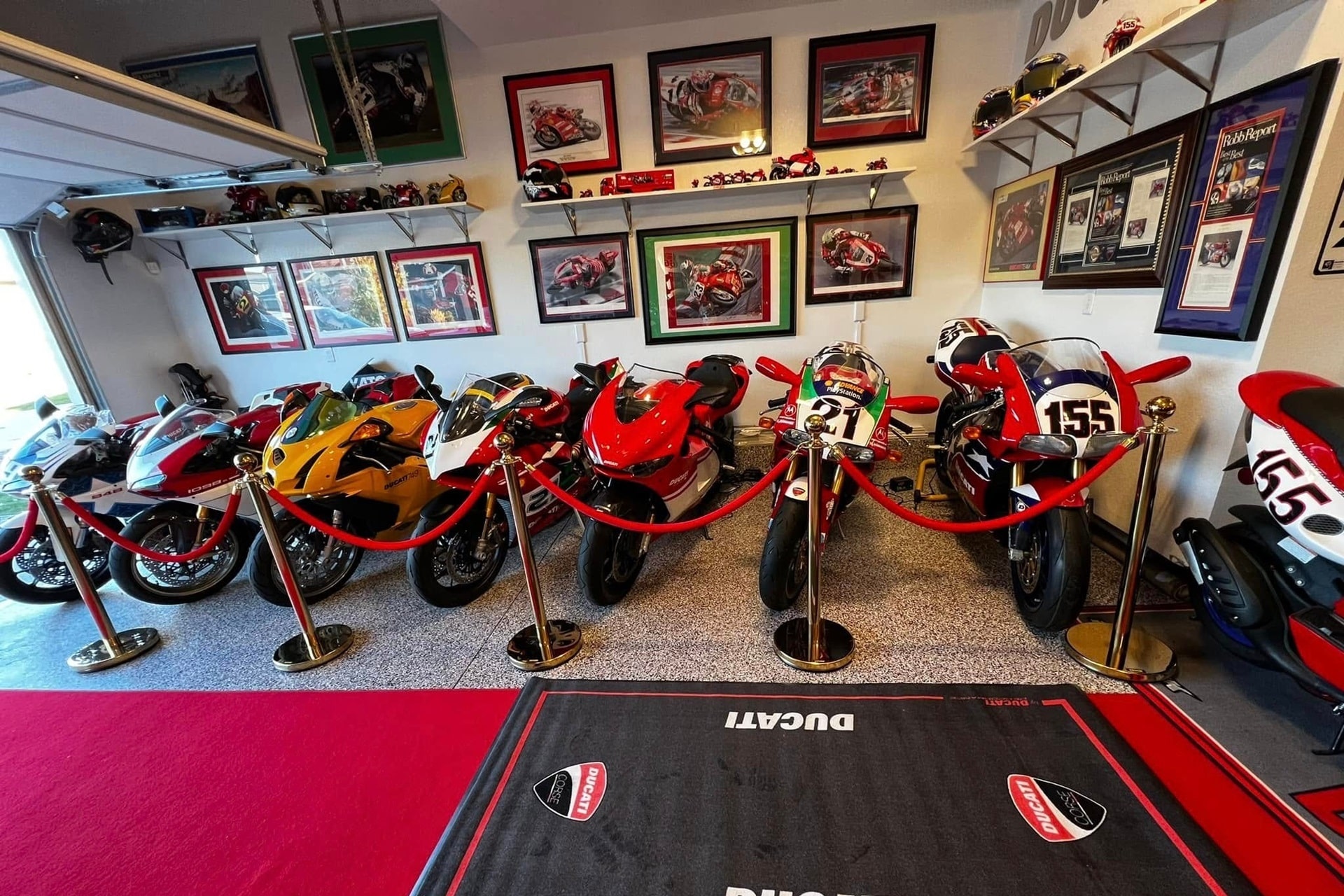Os mostramos la colección de Ducatis que todos soñamos tener en nuestro garaje