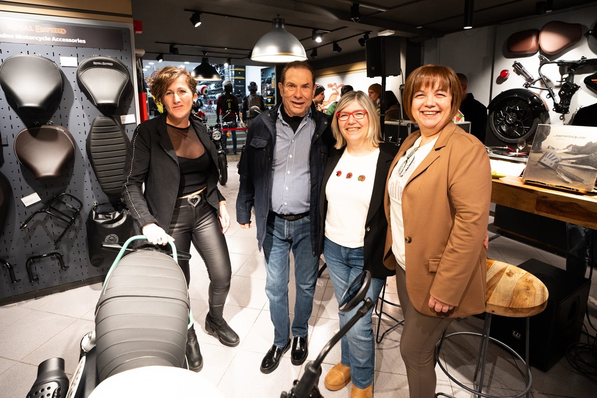 Royal Enfield inaugura RE Tecnimoto en Figueres, su nueva Concept Store de referencia en la zona