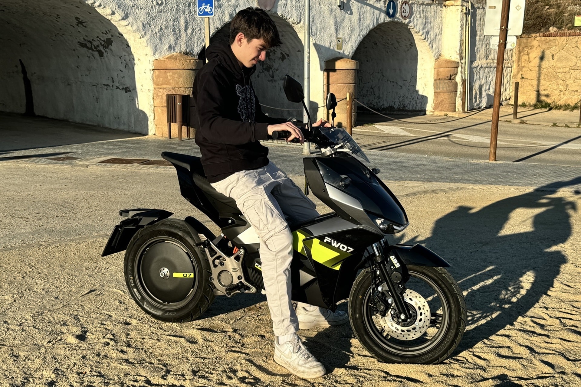 Felo Moto lanza su modelo más avanzado, el nuevo FW-07