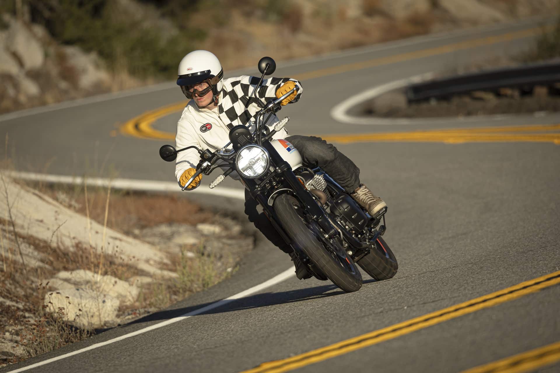 Colección Fuel Motorcycles X Royal Enfield: Capturando la esencia del legado de Eddie Mulder