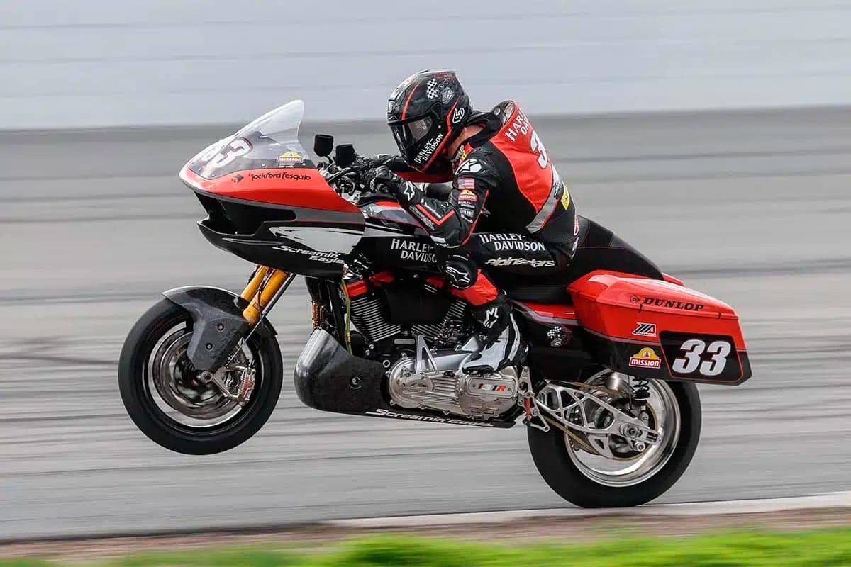 Las motos con maletas están listas para competir