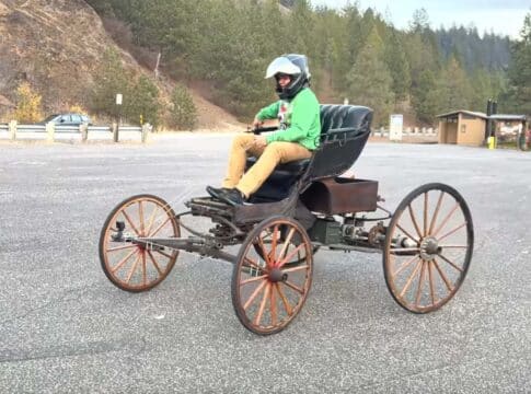 Ponerle el moto de una KTM 450 SX a un carro Amish: la última locura de Matt Spears