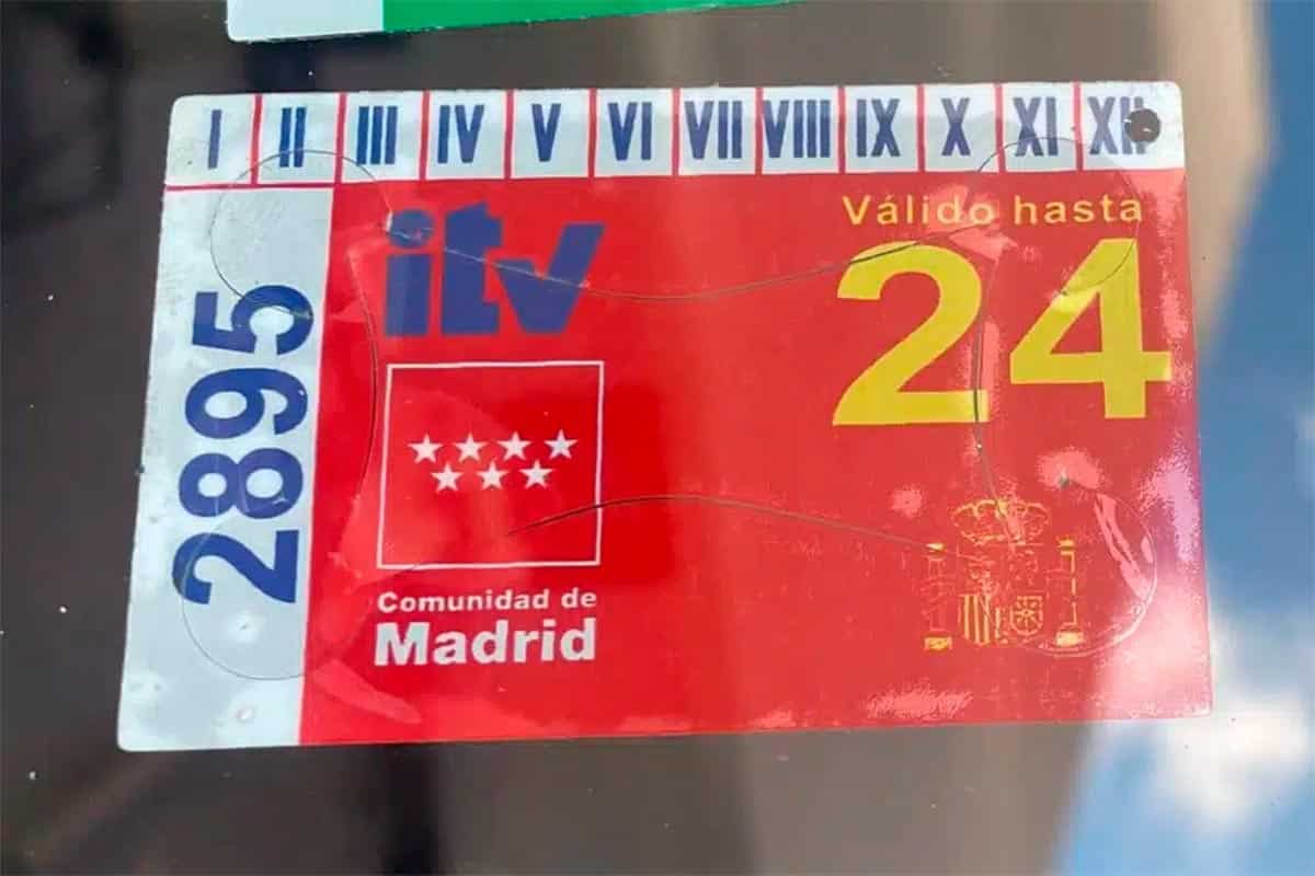 Nuestros vecinos lusos no tendrán pegatinas en sus motos…