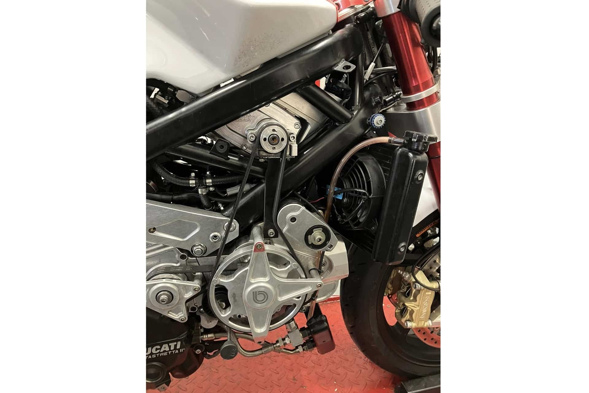 La Bimota DB11 VLX vuelve a la vida 13 años después de su presentación oficial