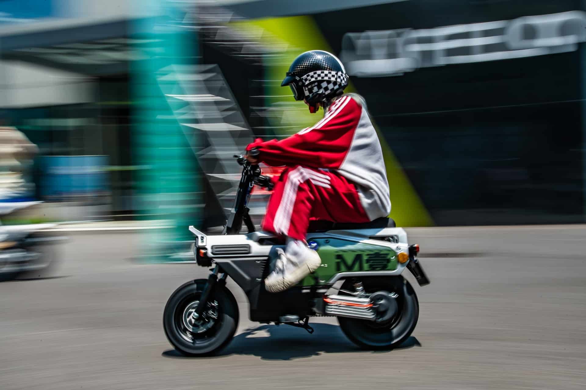 Felo nos presenta su nuevo M1, el ciclomotor eléctrico plegable diseñado para trayectos urbanos