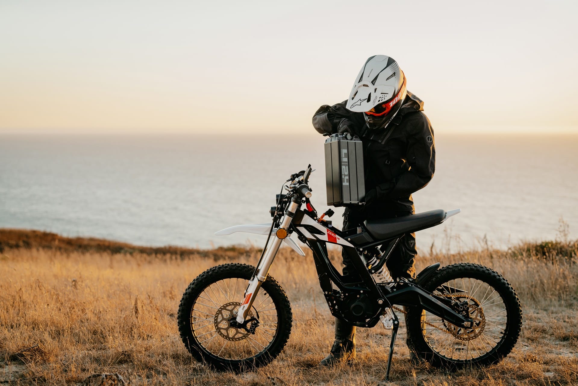 Zero Motorcycles introduce la novedosa gama X Line 2025 con las nuevas XB y XE