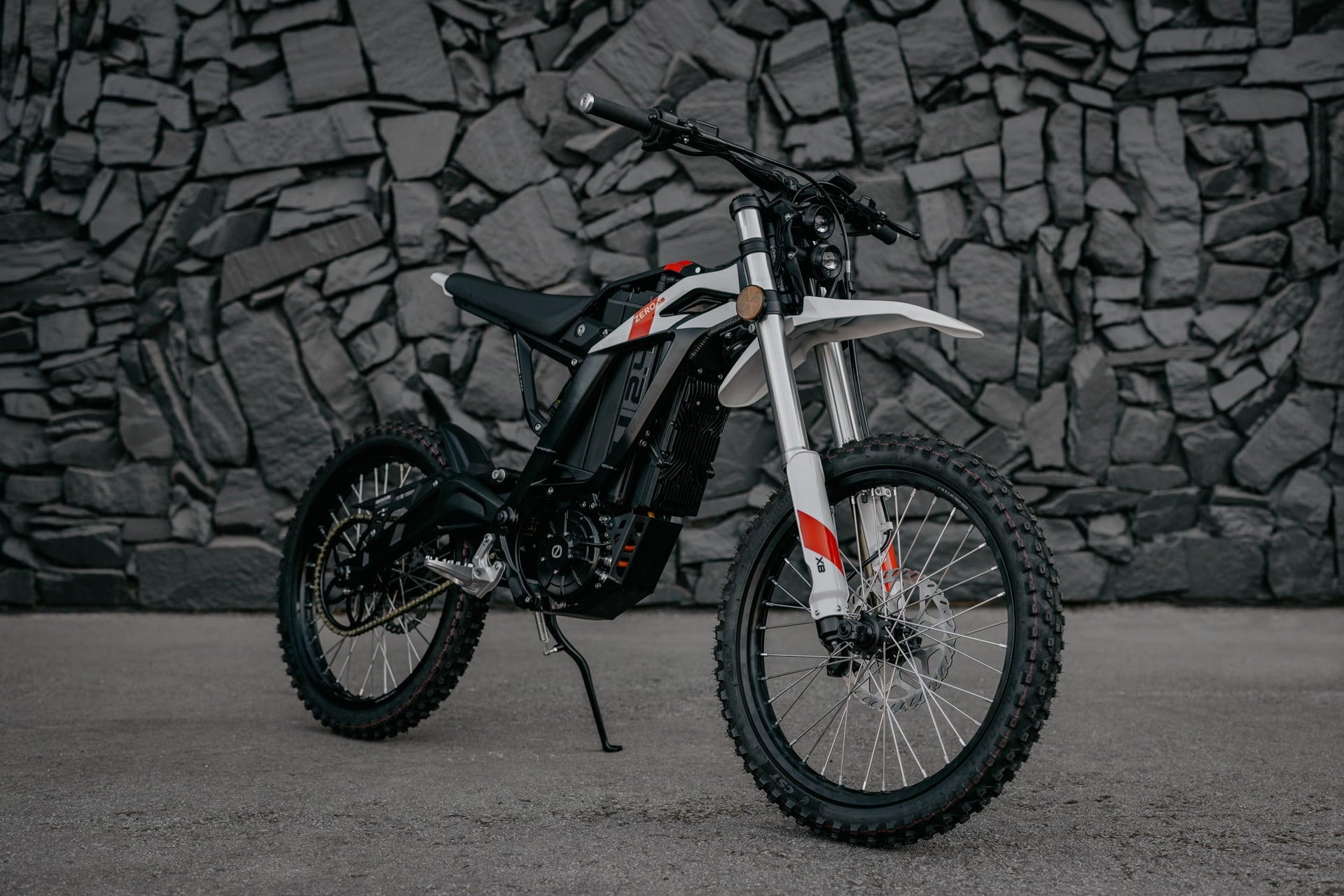 Zero Motorcycles introduce la novedosa gama X Line 2025 con las nuevas XB y XE