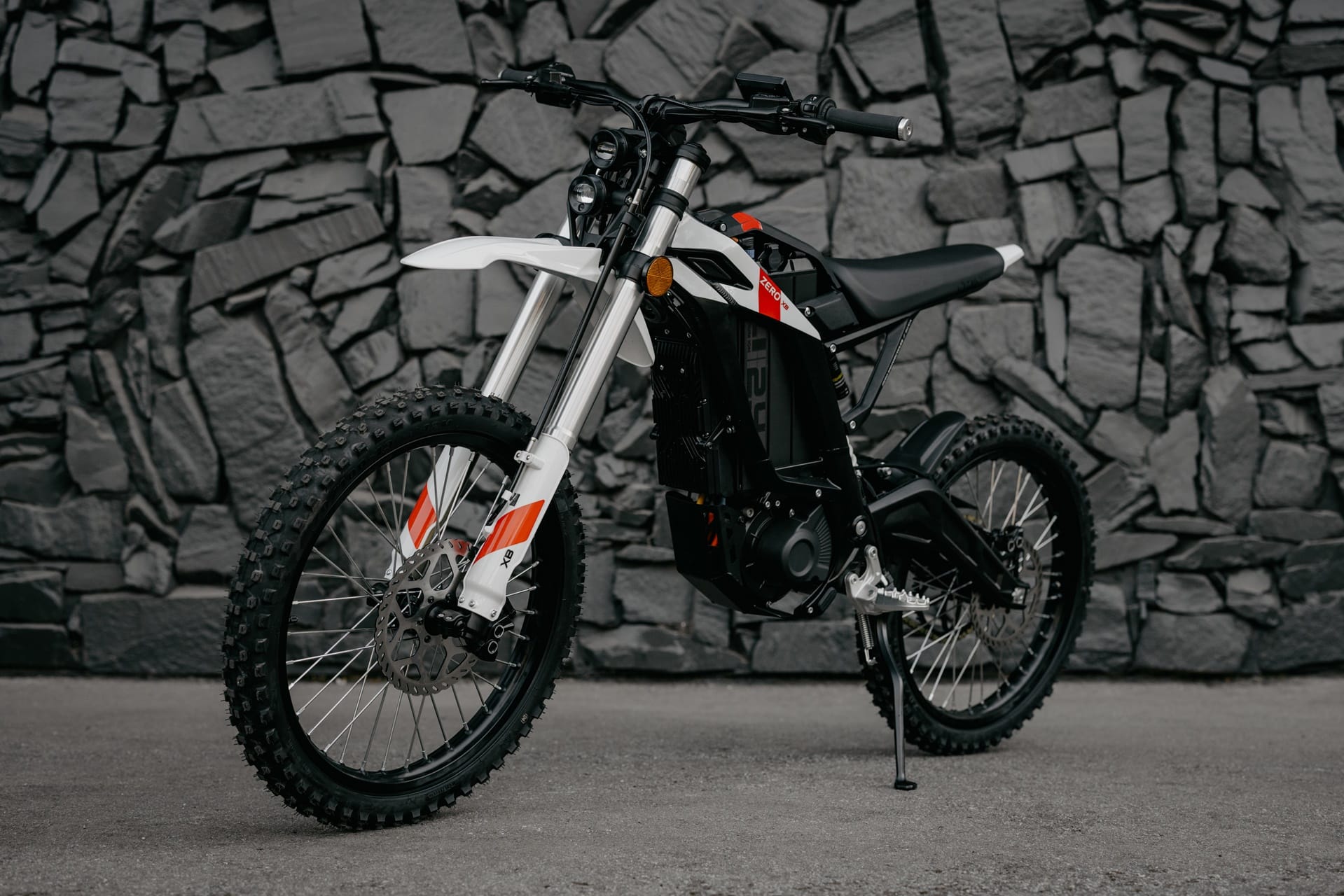 Zero Motorcycles introduce la novedosa gama X Line 2025 con las nuevas XB y XE
