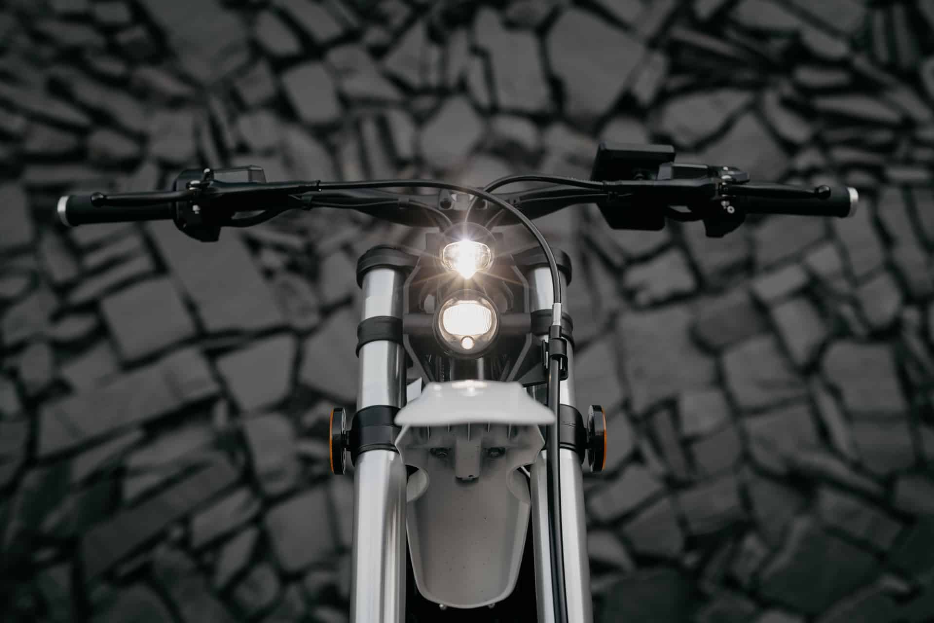 Zero Motorcycles introduce la novedosa gama X Line 2025 con las nuevas XB y XE