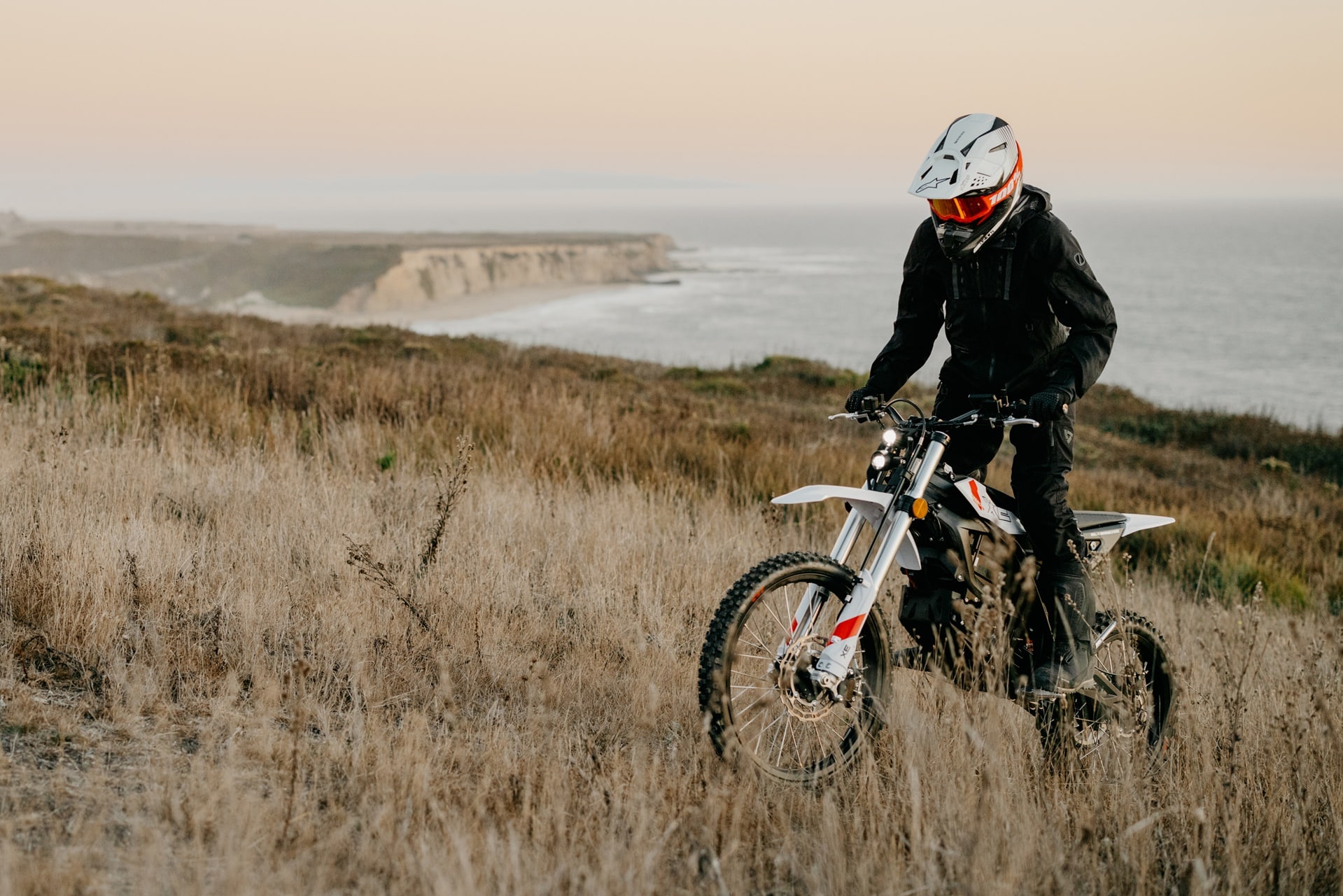 Zero Motorcycles introduce la novedosa gama X Line 2025 con las nuevas XB y XE