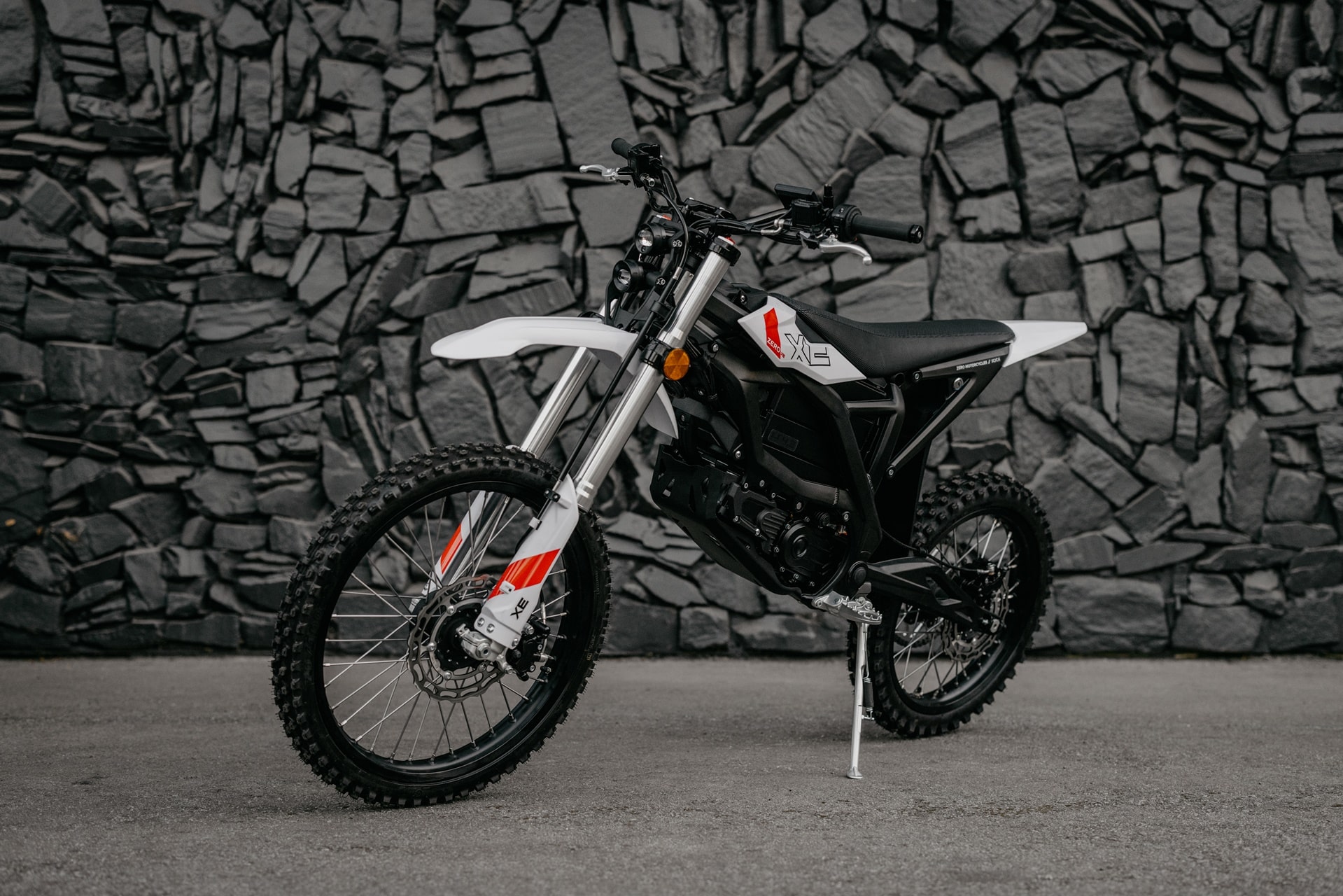 Zero Motorcycles introduce la novedosa gama X Line 2025 con las nuevas XB y XE