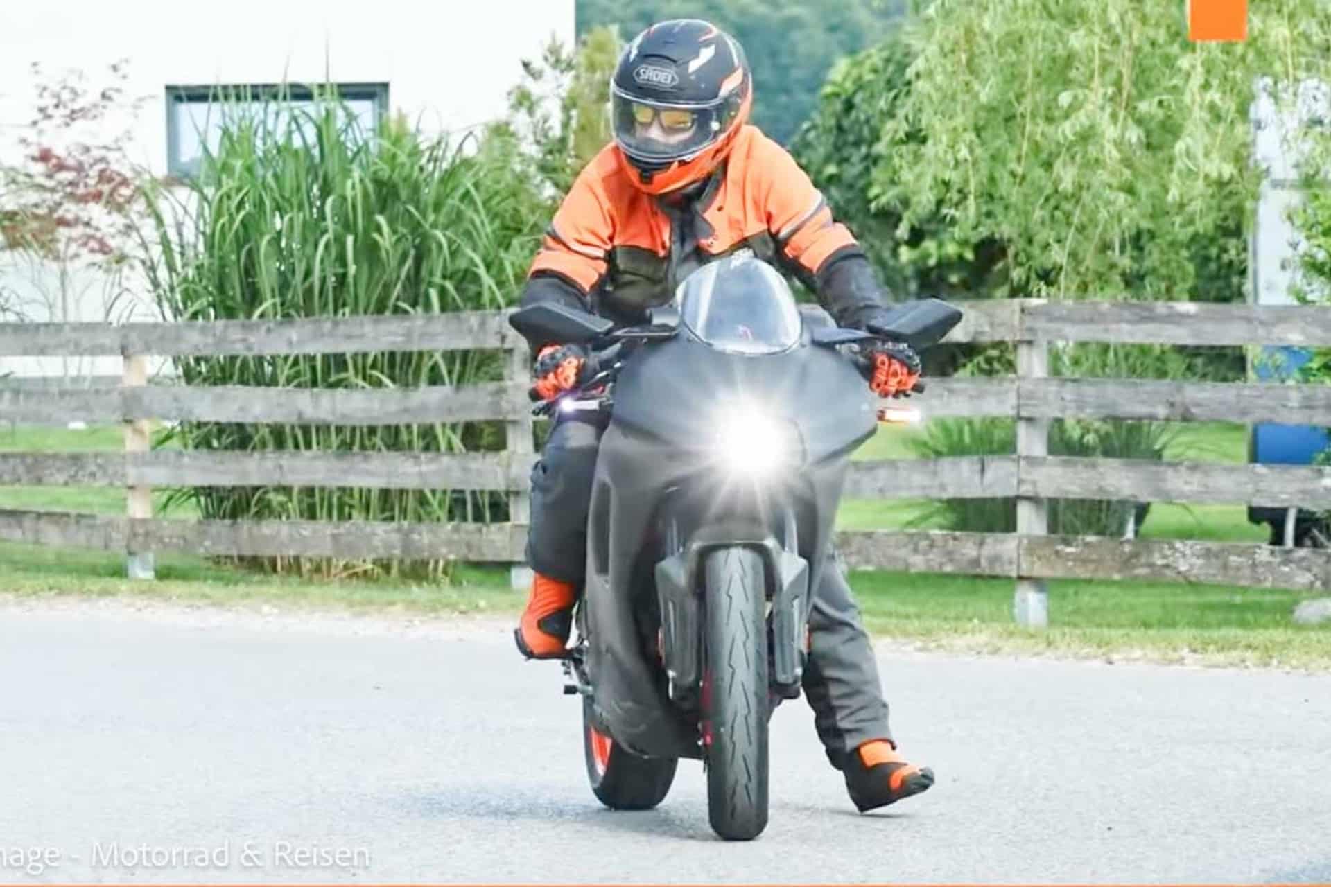 KTM sigue dando pasos en la evolución de su futura RC 390