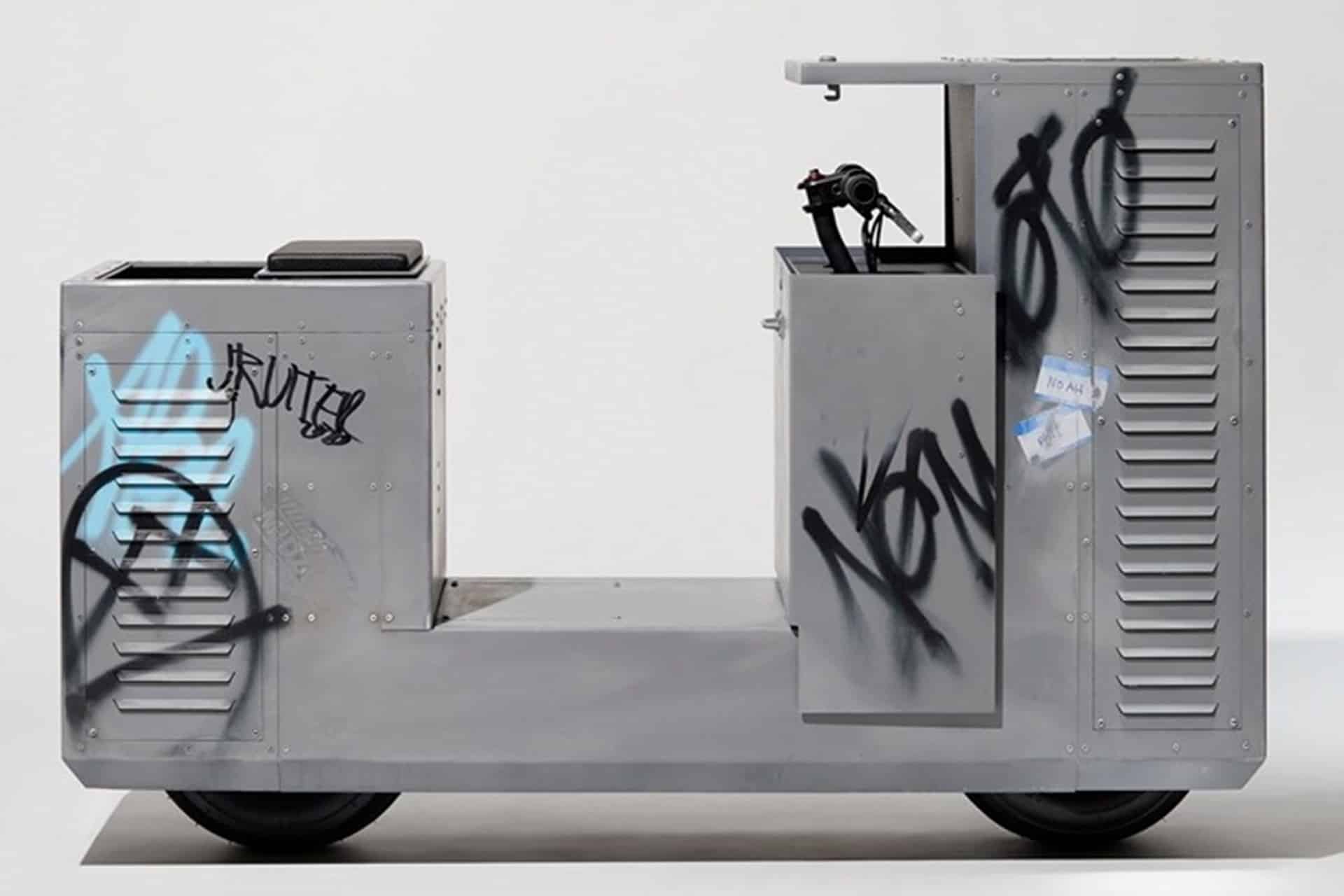 Se llama Nomoto concept y no, no es un transformador eléctrico. Es una moto totalmente funcional