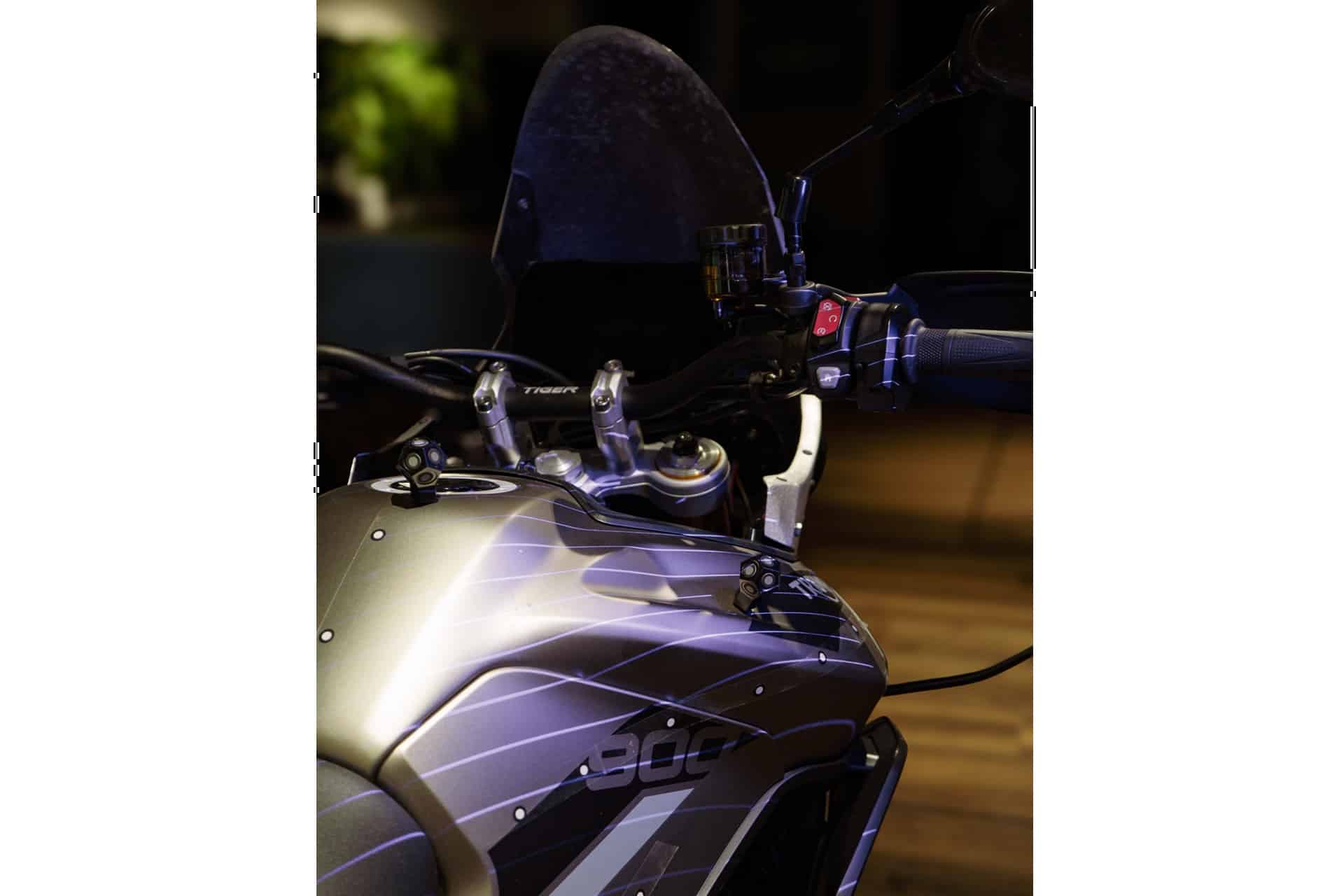 Ahora tu Triumph Tiger 900 puede lucir un look noventero con este kit "plug and play" de South Garage