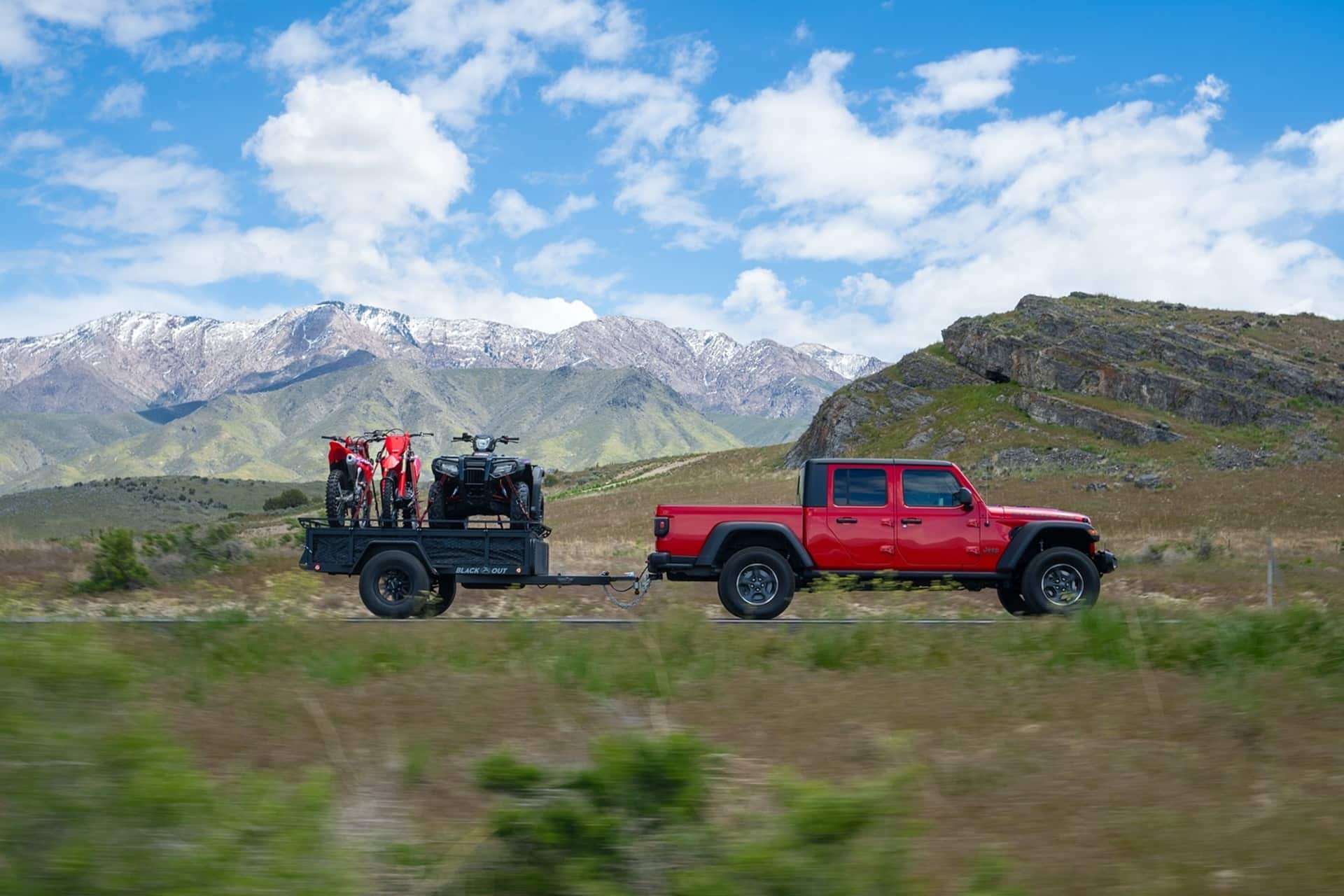Jumping Jack Trailers podría tener el remolque definitivo que estabas buscando para poder acampar y llevar tu moto contigo