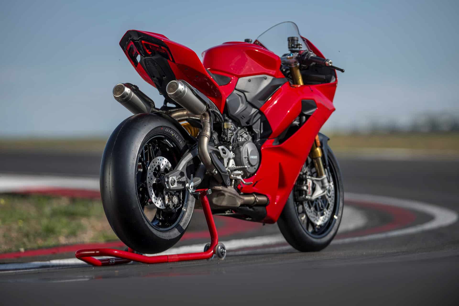 Ducati Panigale V2 2025