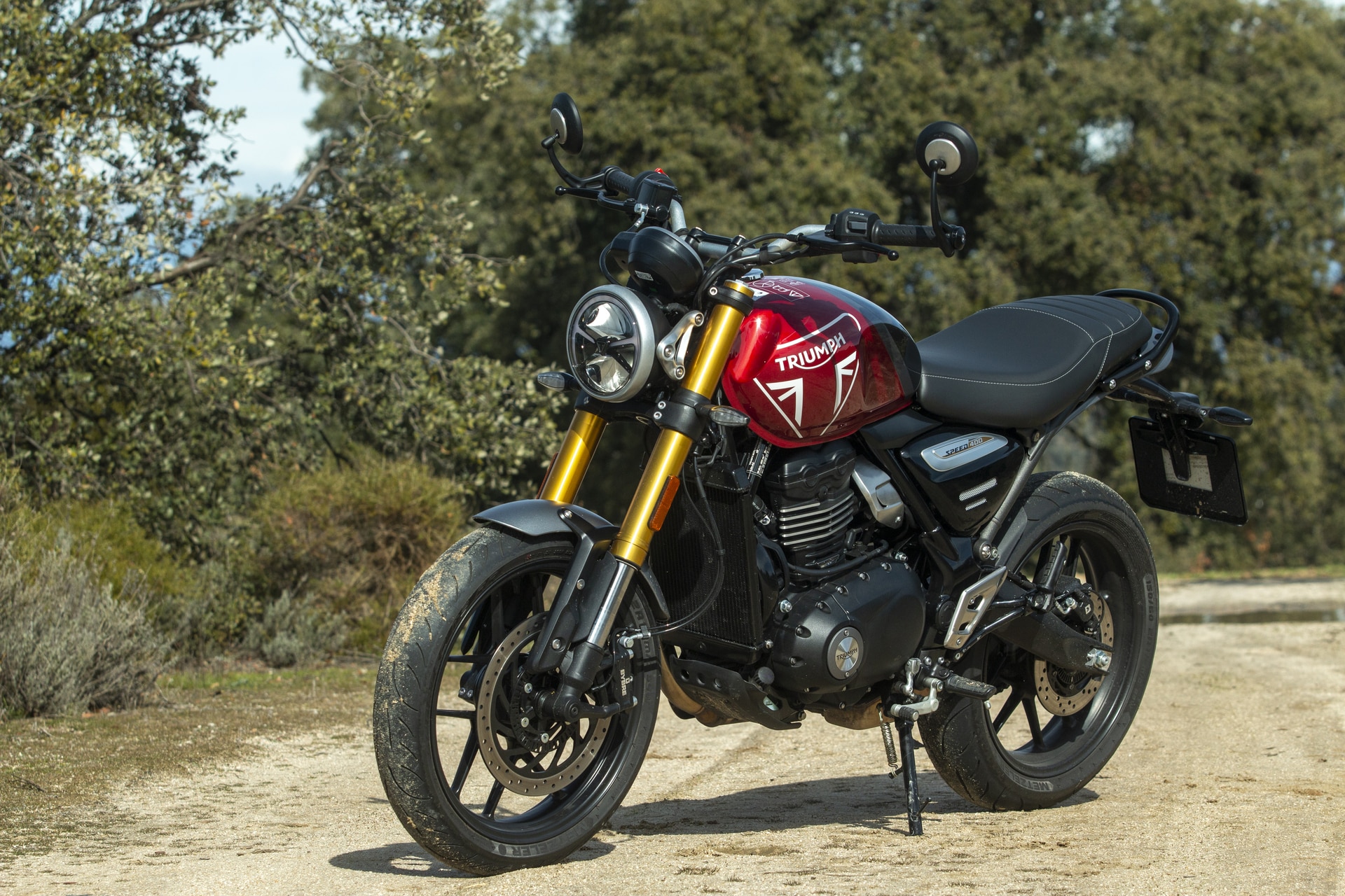 Comparativa Triumph Speed 400 vs Royal Enfield Guerrilla 450
