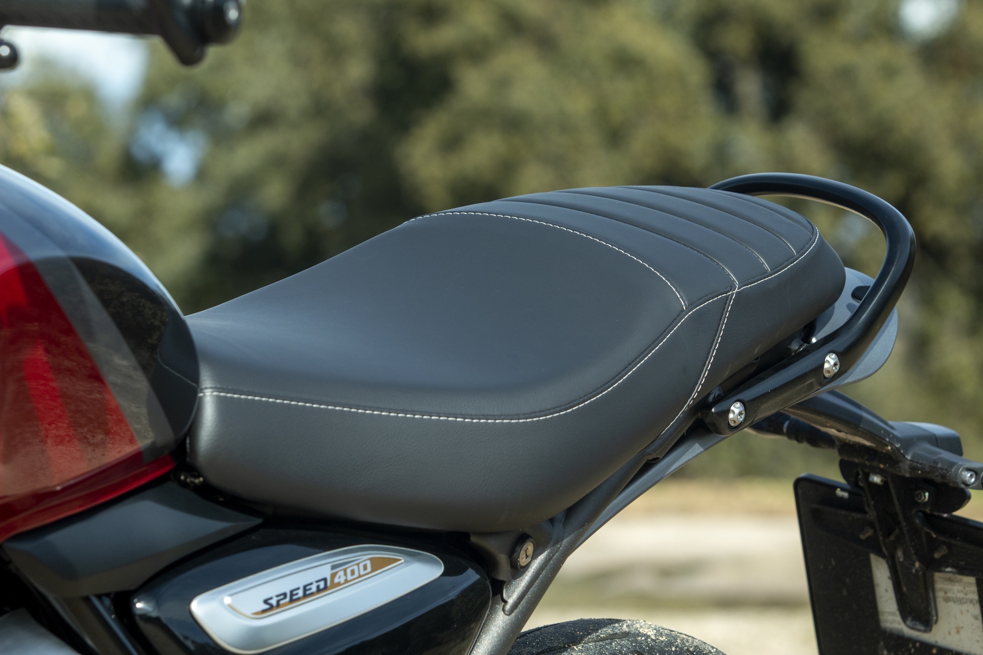 Comparativa Triumph Speed 400 vs Royal Enfield Guerrilla 450