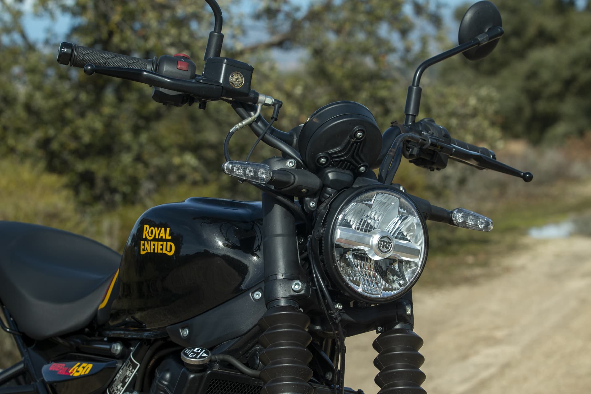 Comparativa Triumph Speed 400 vs Royal Enfield Guerrilla 450
