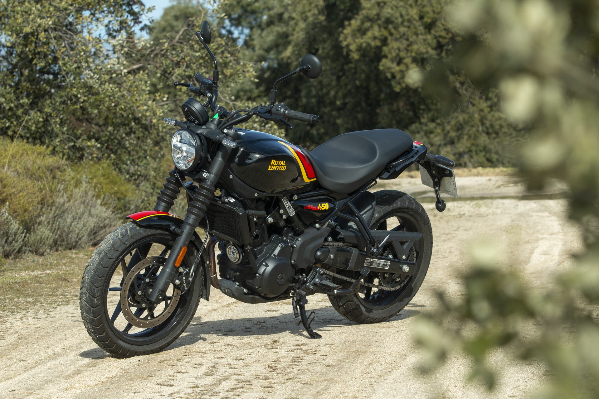 Comparativa Triumph Speed 400 vs Royal Enfield Guerrilla 450